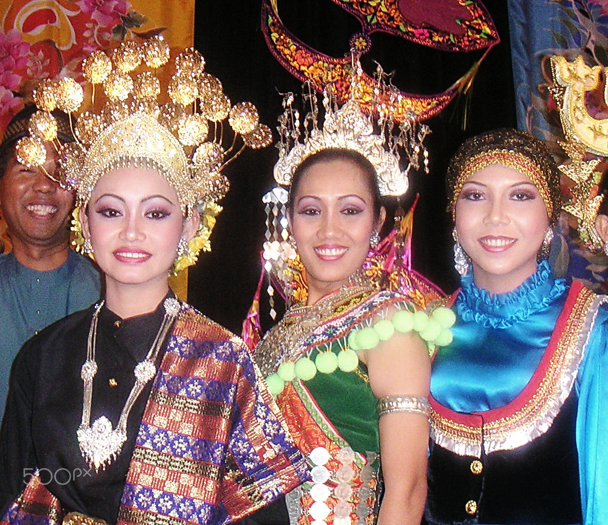 KONICA MINOLTA DiMAGE Xt sample photo. Thai dancer portraits photography