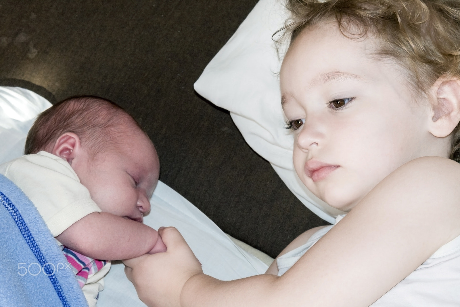Canon EOS 40D sample photo. Sisterly bond photography