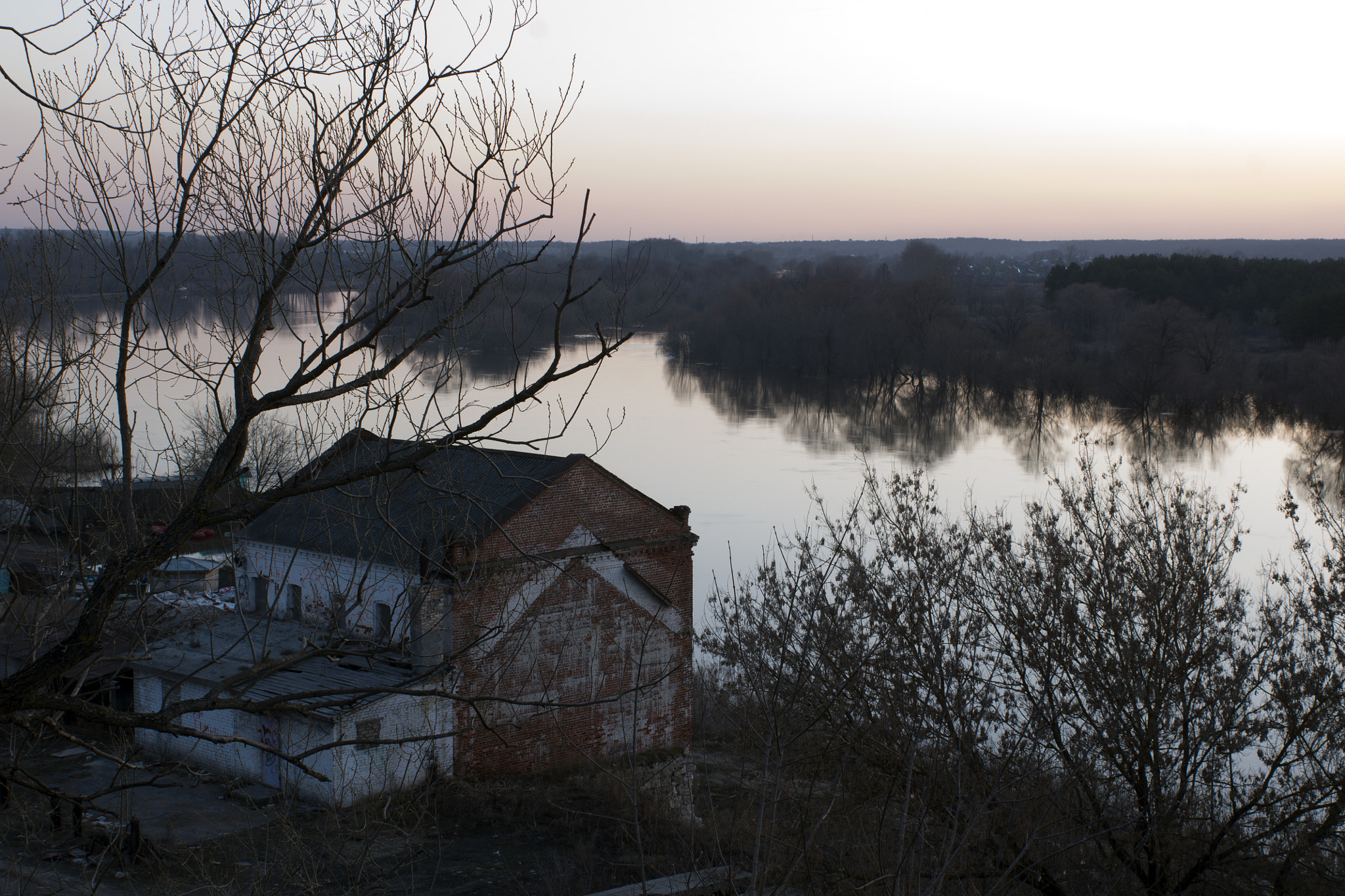 Sony Alpha DSLR-A700 + Sony DT 16-50mm F2.8 SSM sample photo. Slightly ruined house photography