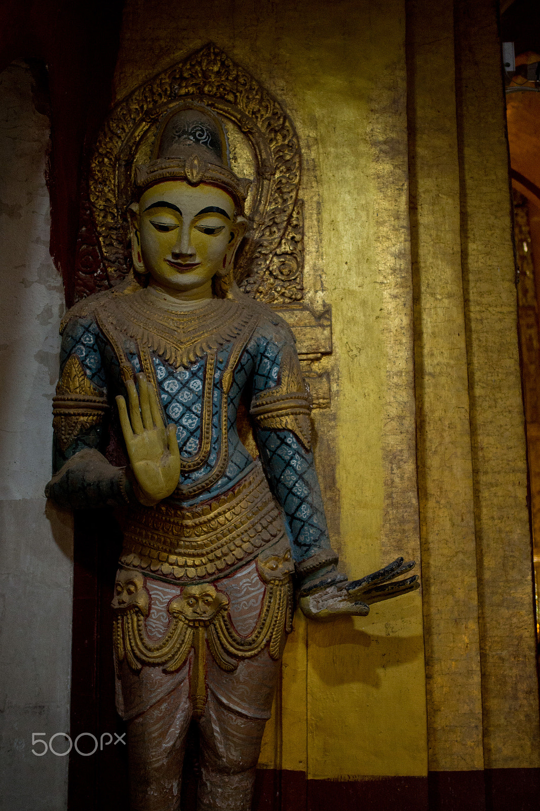 Olympus OM-D E-M5 sample photo. In a temple photography