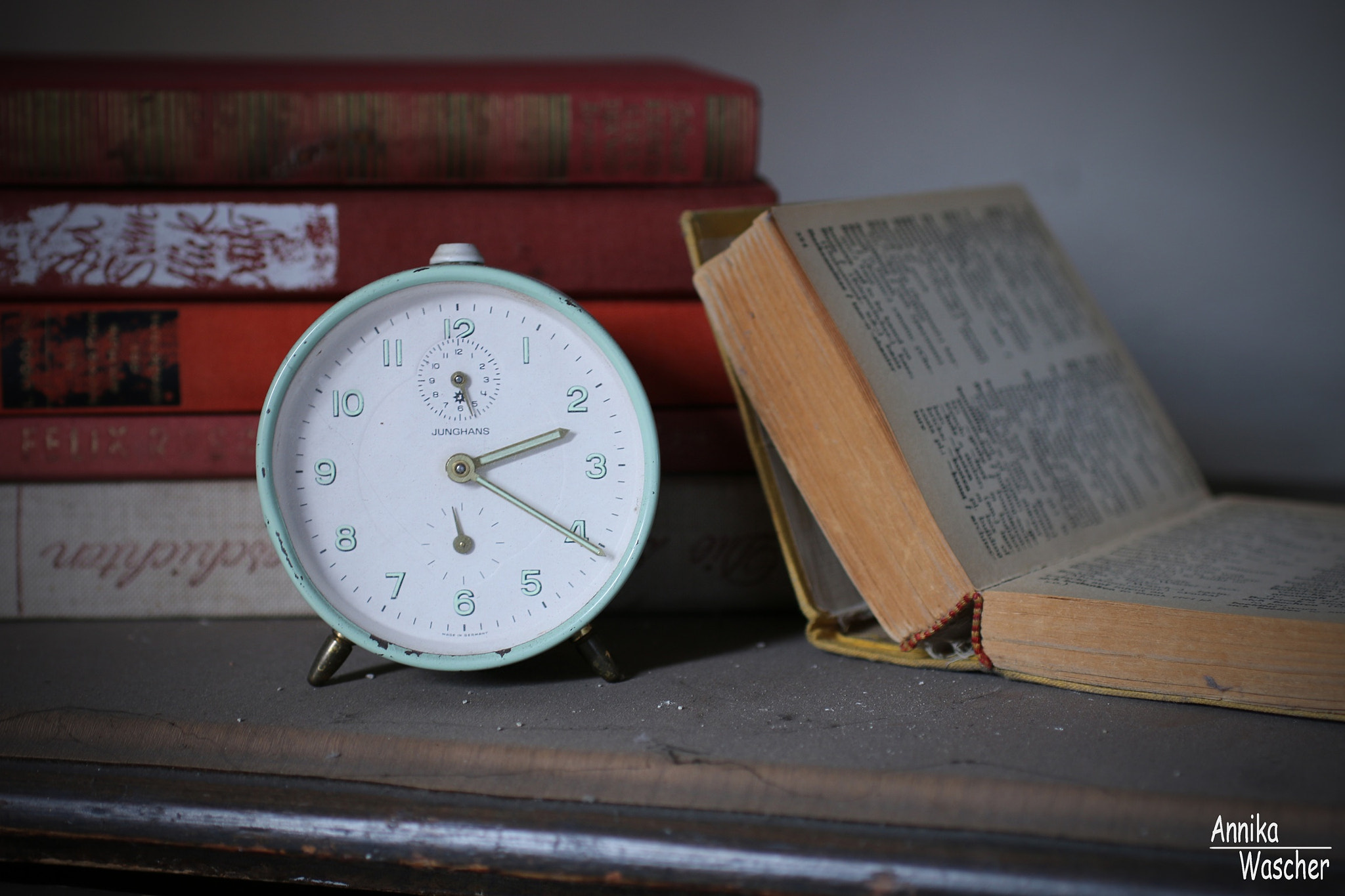 Canon EOS 70D + Sigma 18-50mm f/2.8 Macro sample photo. Time passes fast.. photography