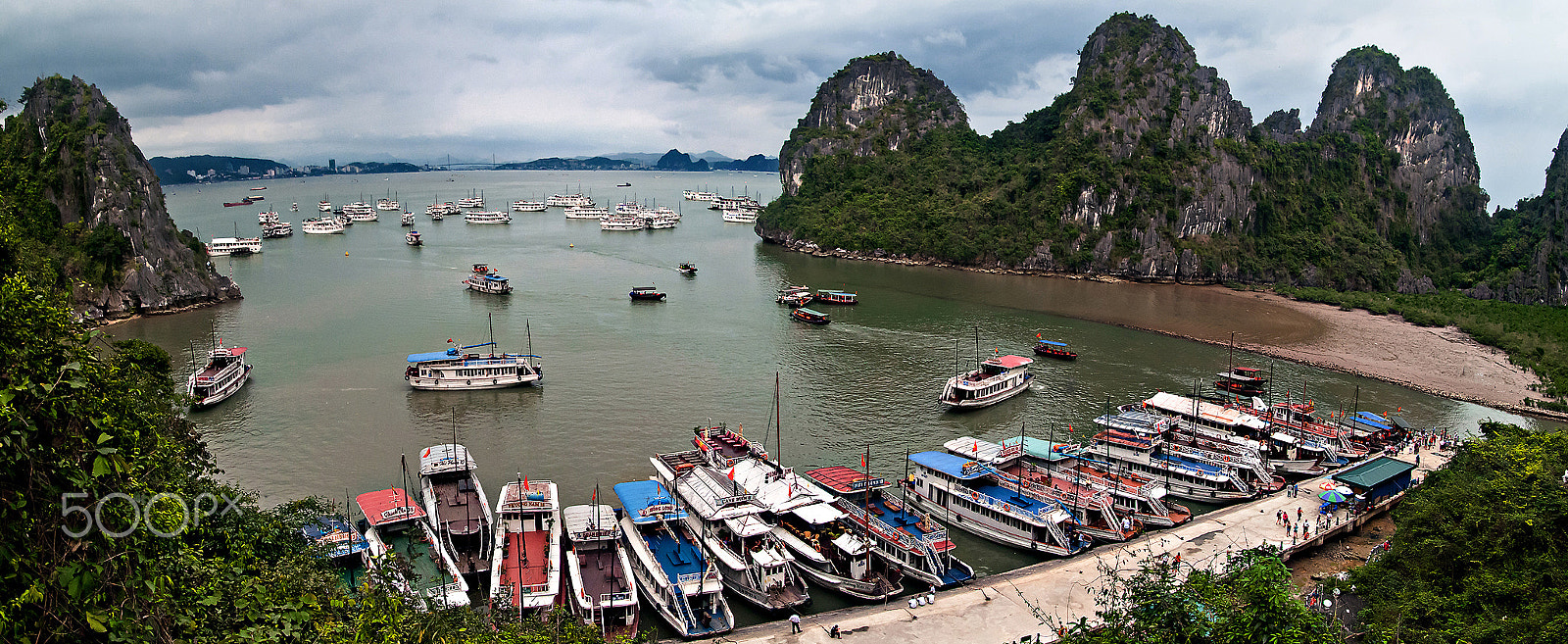 Nikon D300 + Sigma 18-50mm F2.8 EX DC sample photo. Halong bay photography