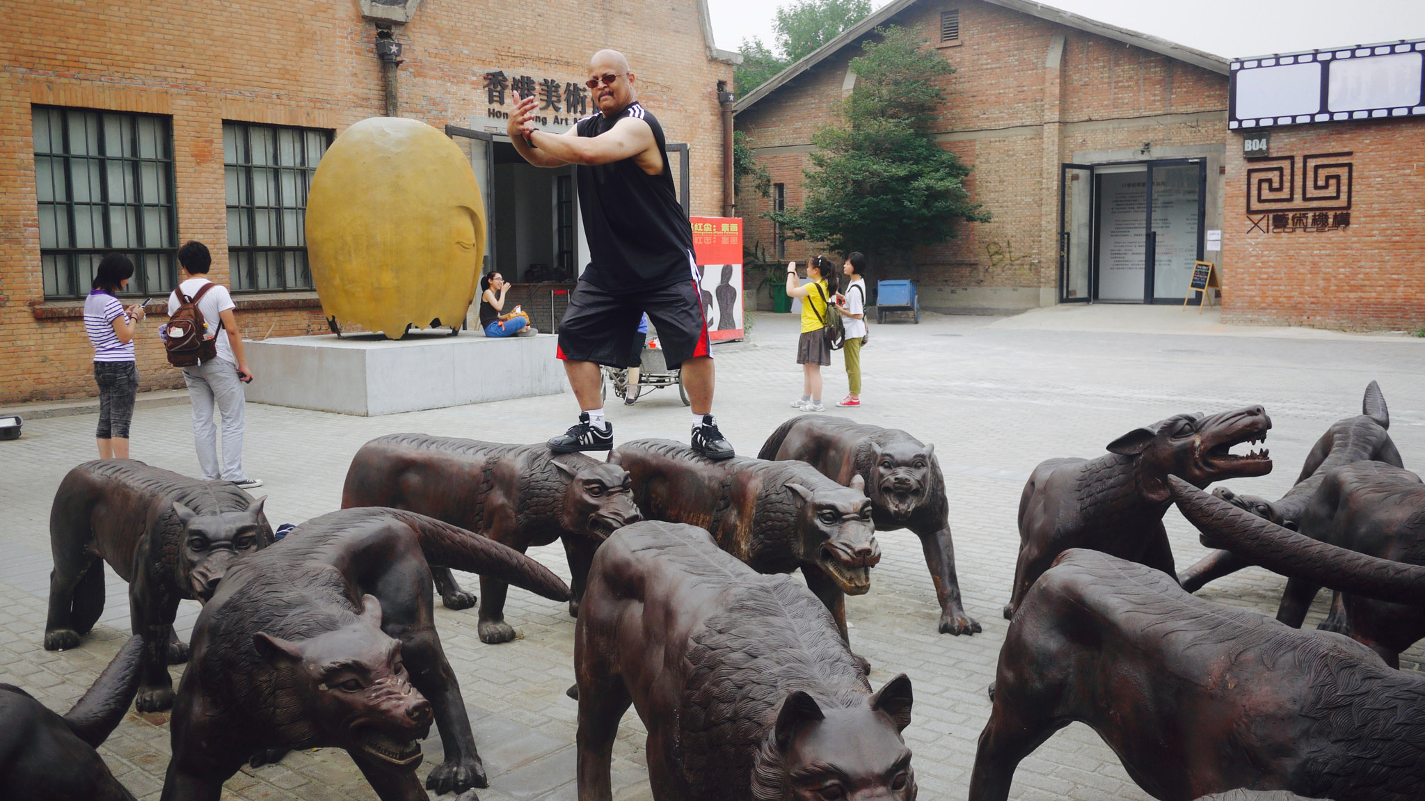 Panasonic Lumix DMC-GF2 + Panasonic Lumix G 14mm F2.5 ASPH sample photo. Beijing tames mad dogs photography