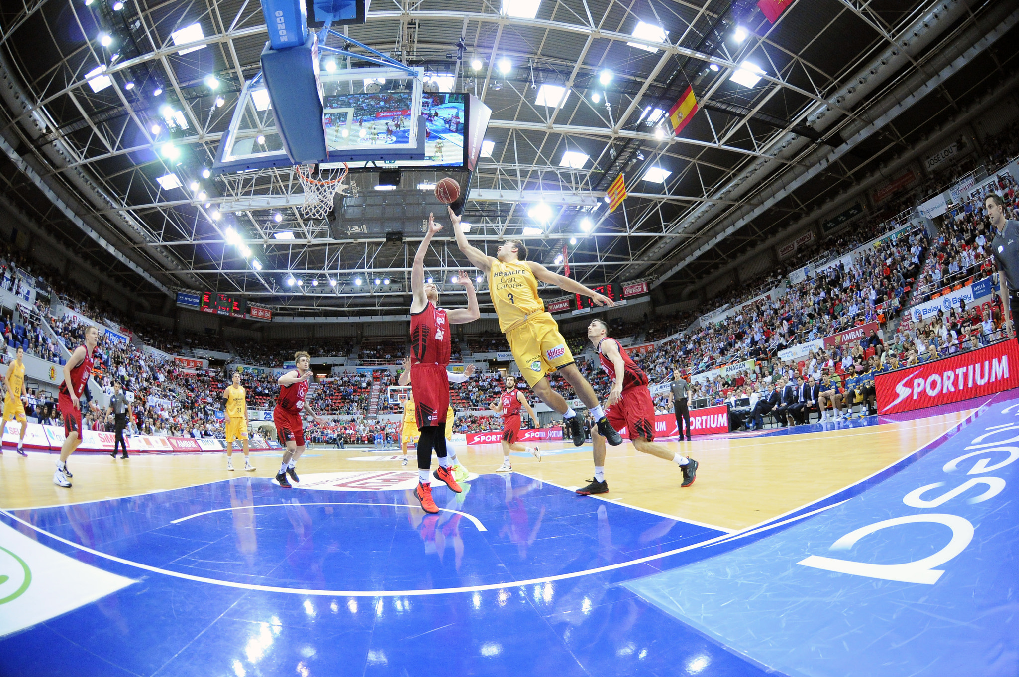 Nikon AF DX Fisheye-Nikkor 10.5mm F2.8G ED sample photo. Cai zaragoza vs herbalife gran canaria photography