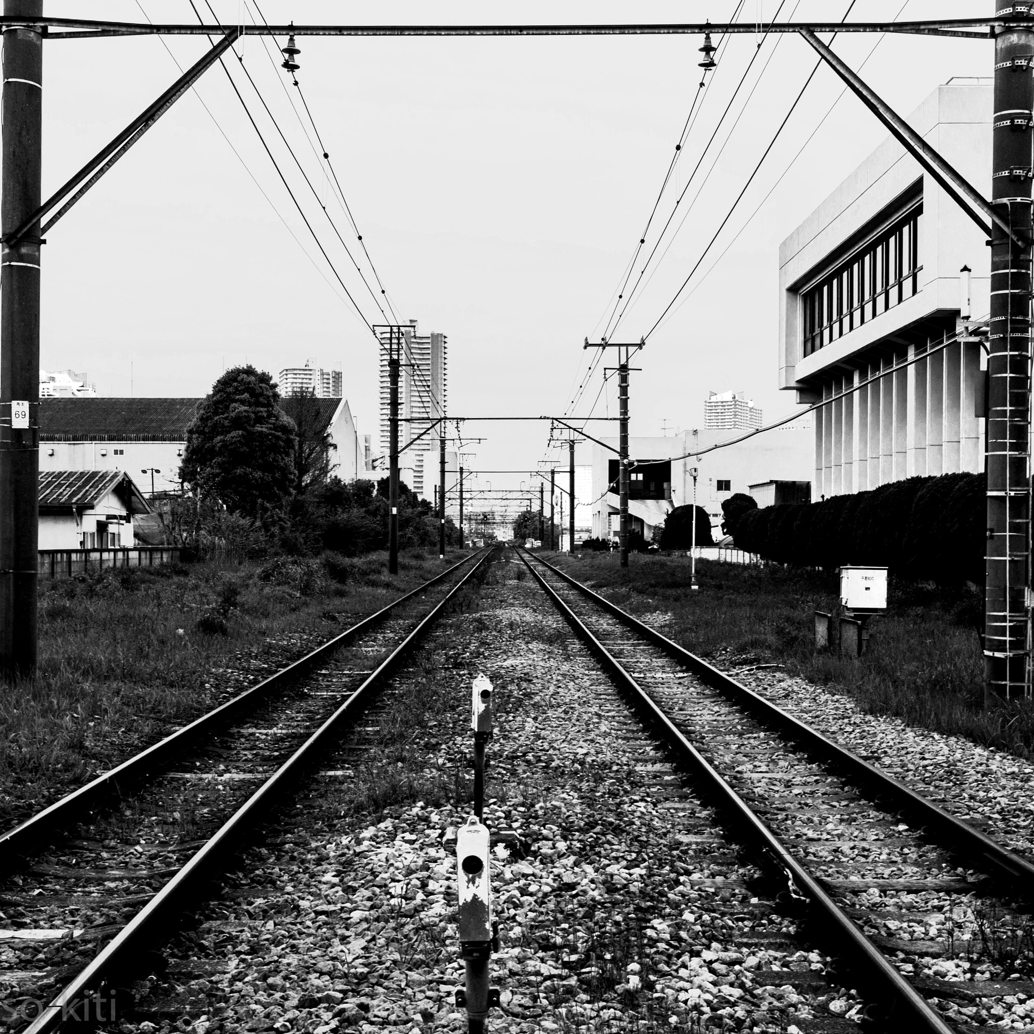 Sony Alpha NEX-7 + Sony Sonnar T* E 24mm F1.8 ZA sample photo. Railways photography