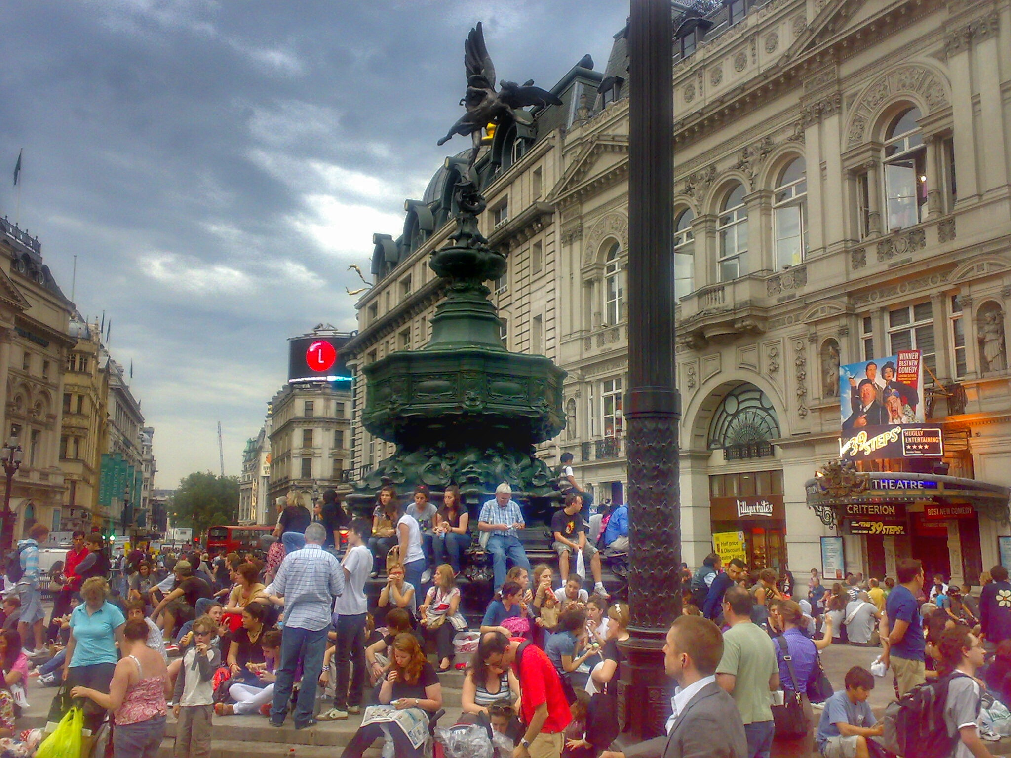 Nokia N73 sample photo. Plaza de picadilly circus londres photography