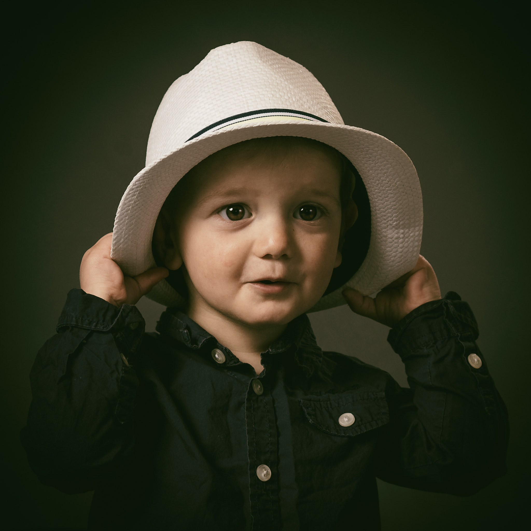 Olympus OM-D E-M5 II + Olympus M.Zuiko Digital ED 75mm F1.8 sample photo. Hat photography