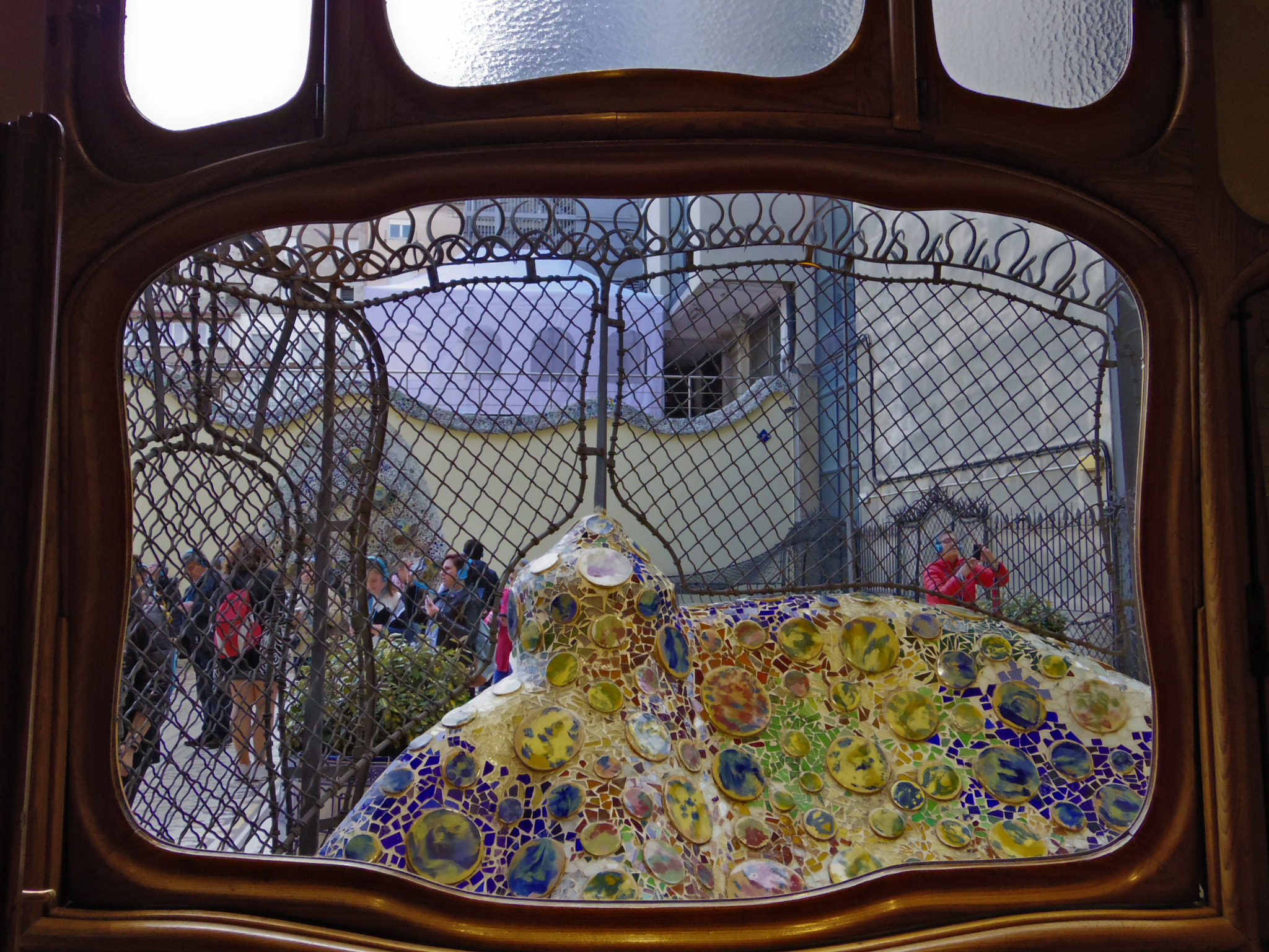 Pentax Q + Pentax 02 Standard Zoom sample photo. The window of casa batlló photography