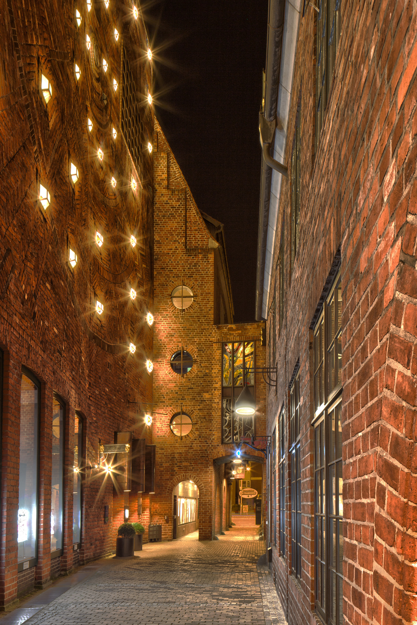 Canon TS-E 24.0mm f/3.5 L II sample photo. Bremen bei nacht photography