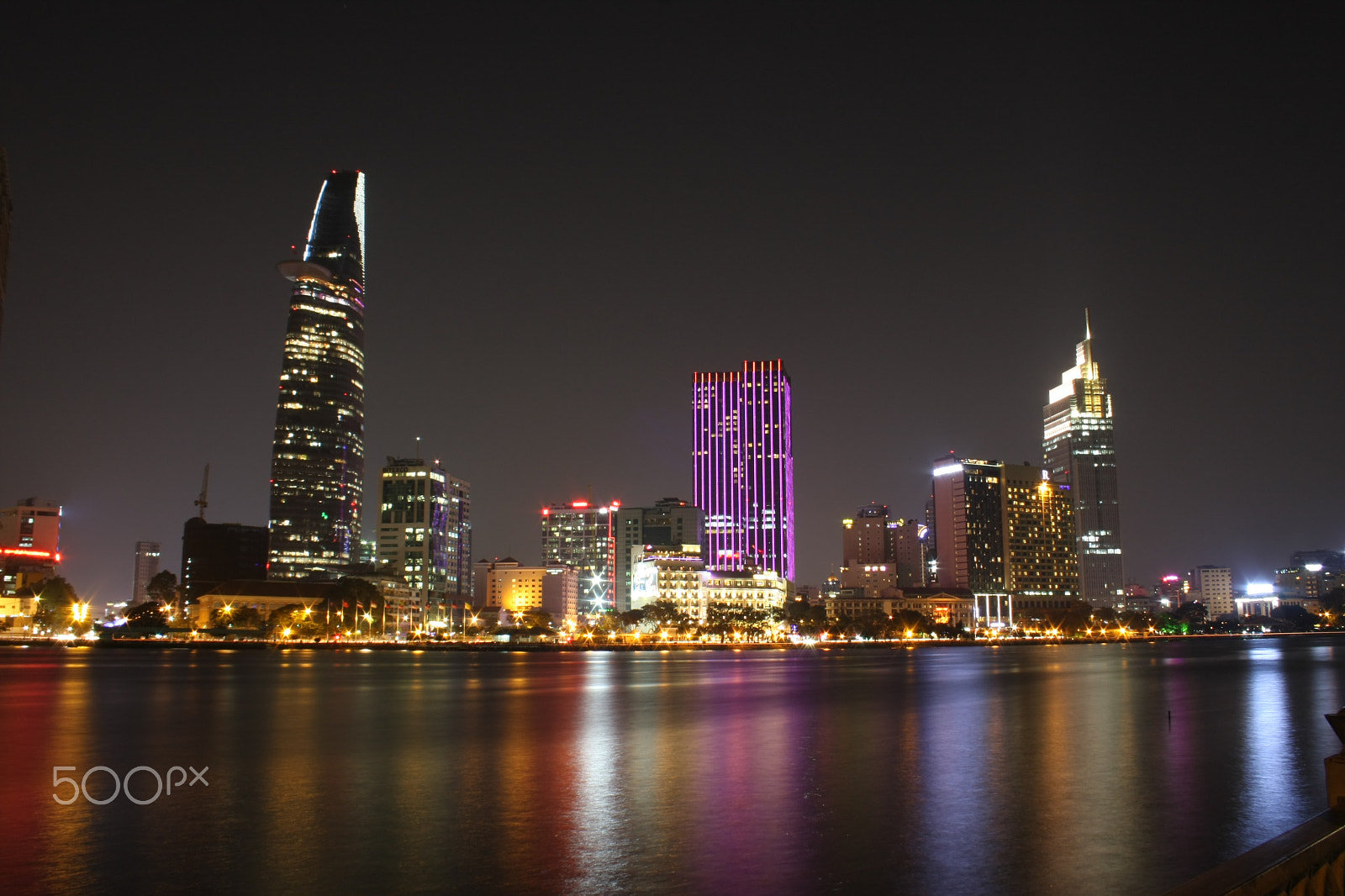Canon EF-S 18-55mm F3.5-5.6 sample photo. [vuong van]_saigon_bitexco photography