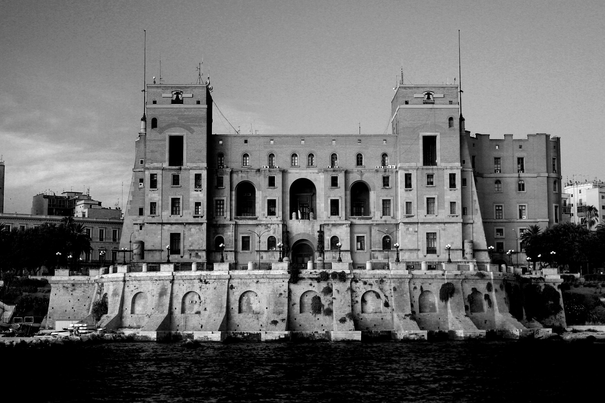 Canon EF-S 18-55mm F3.5-5.6 sample photo. Taranto - palazzo del governo photography