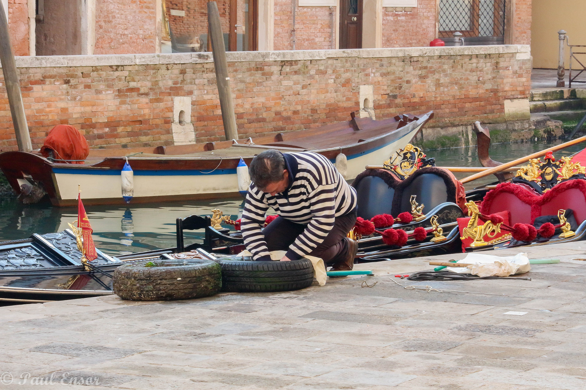 Sigma 70-300mm F4-5.6 APO DG Macro sample photo. Gondola repairs (web) photography