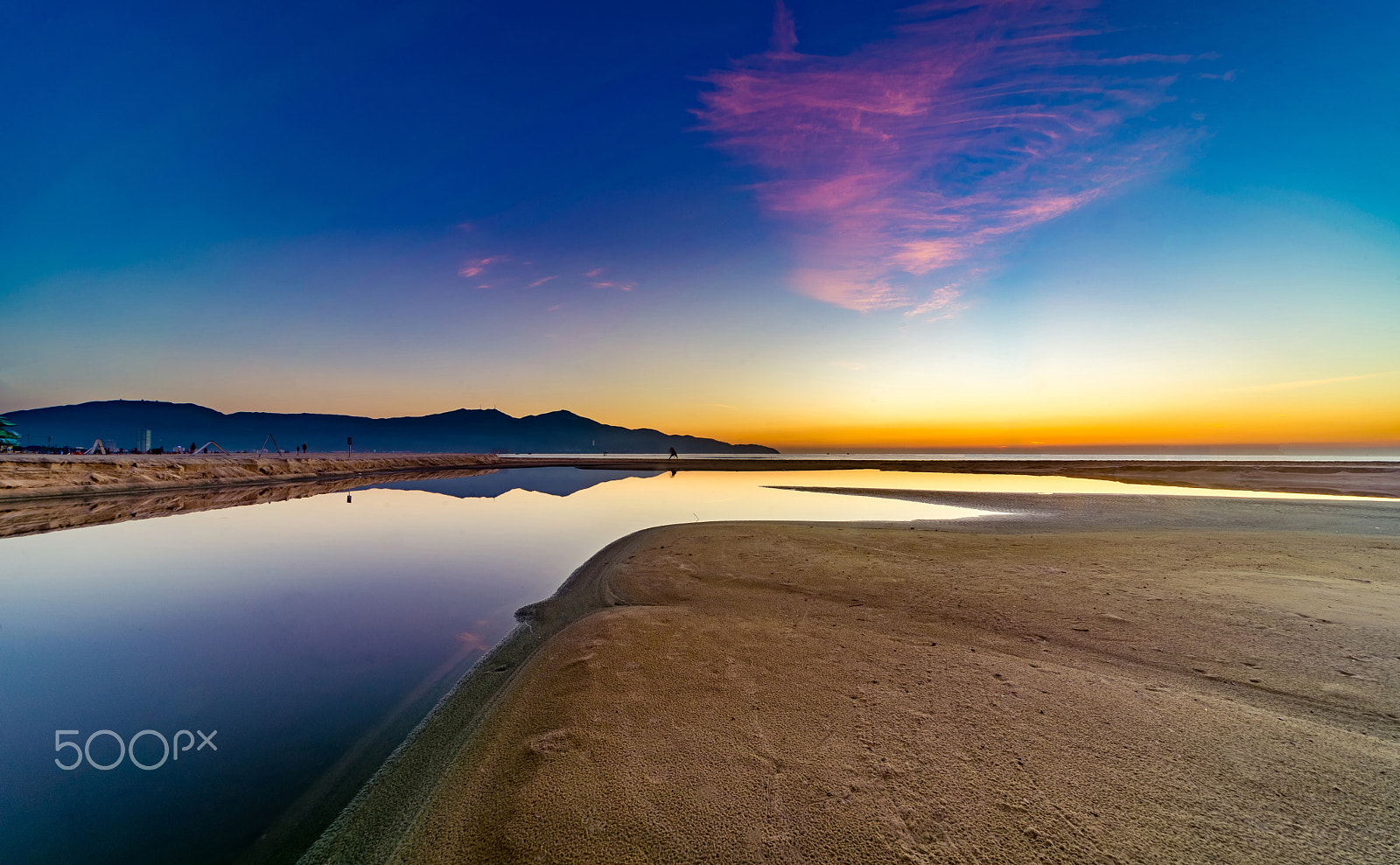 Sigma 12-24mm F4.5-5.6 EX DG Aspherical HSM sample photo. Lead to sunrise photography
