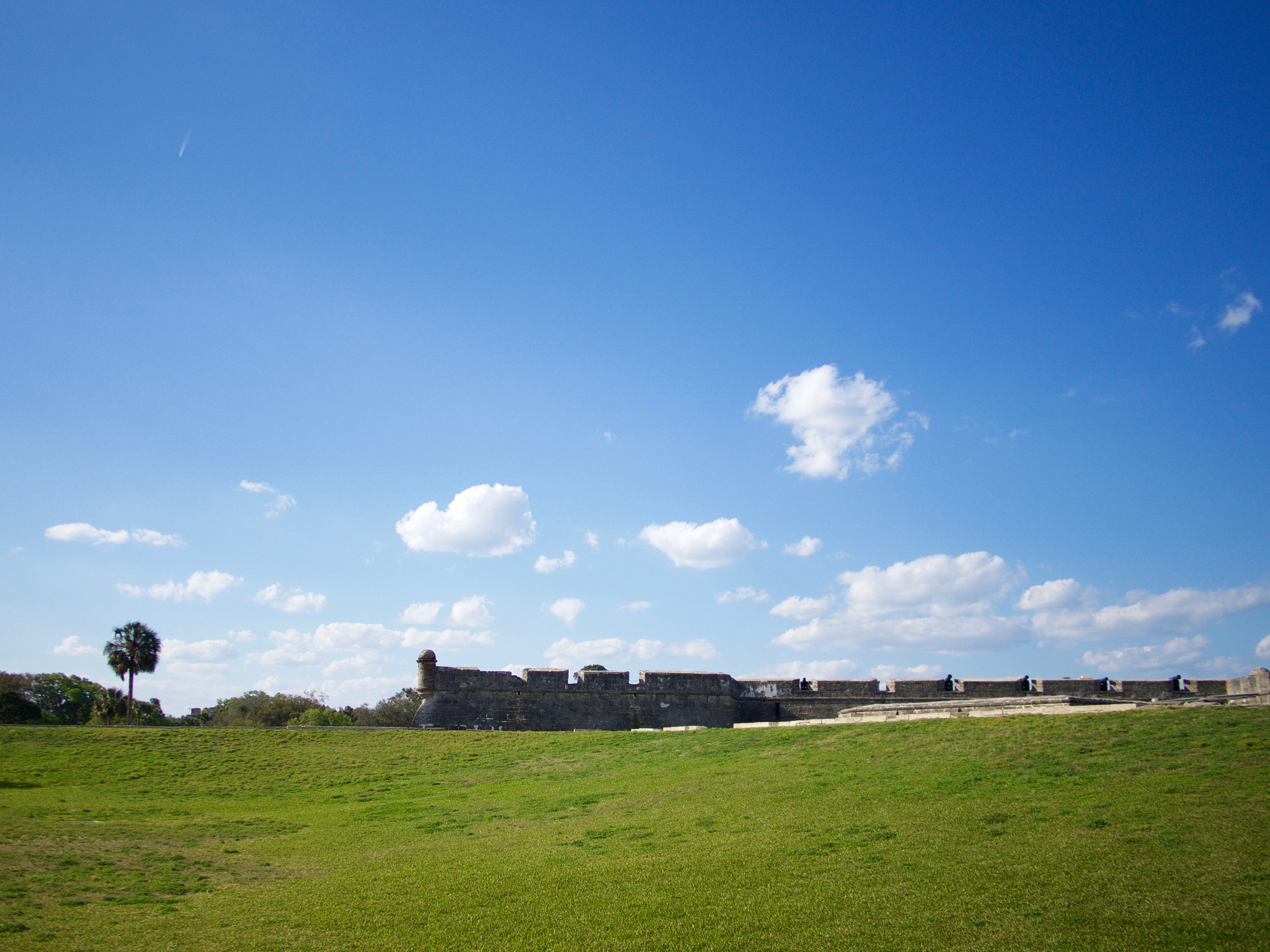 Olympus OM-D E-M5 + LUMIX G 14/F2.5 II sample photo. Florida - castillo de san marcos photography