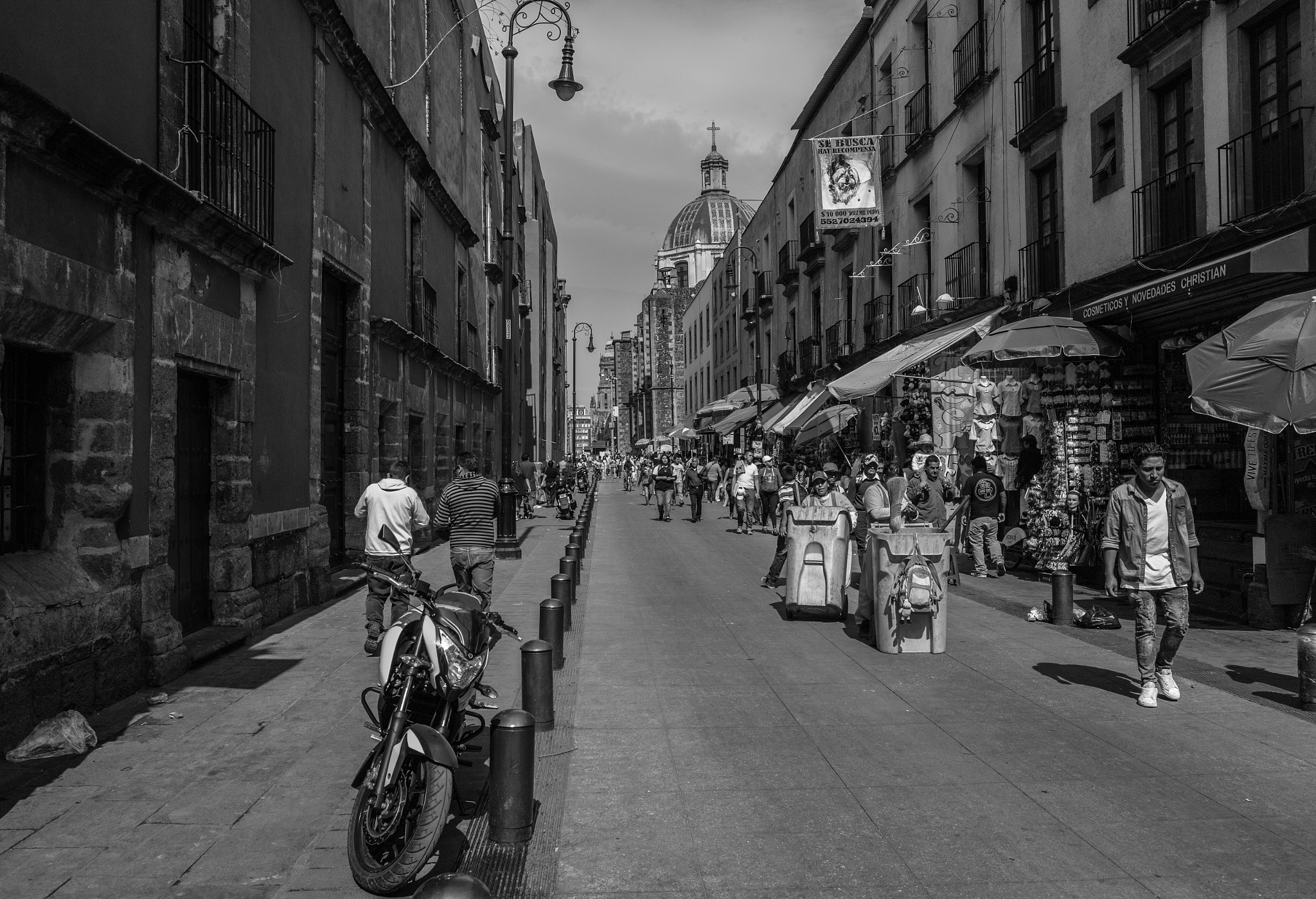 Leica M9 + Leica Elmarit-M 28mm f/2.8 (IV) sample photo. Av emiliano zapata mexico city photography