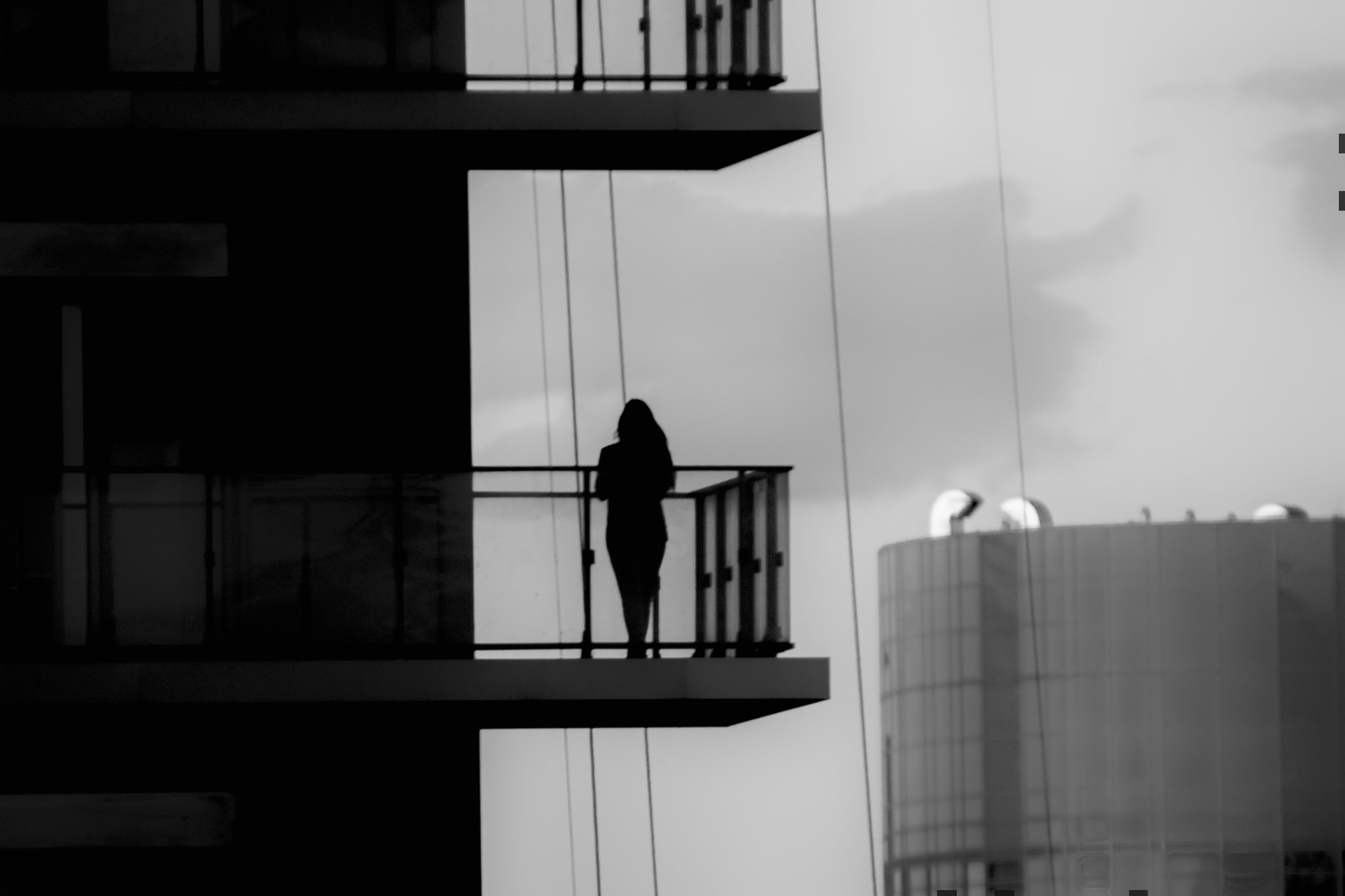 Sigma 50-500mm F4.5-6.3 DG OS HSM sample photo. Alone at her balcony photography