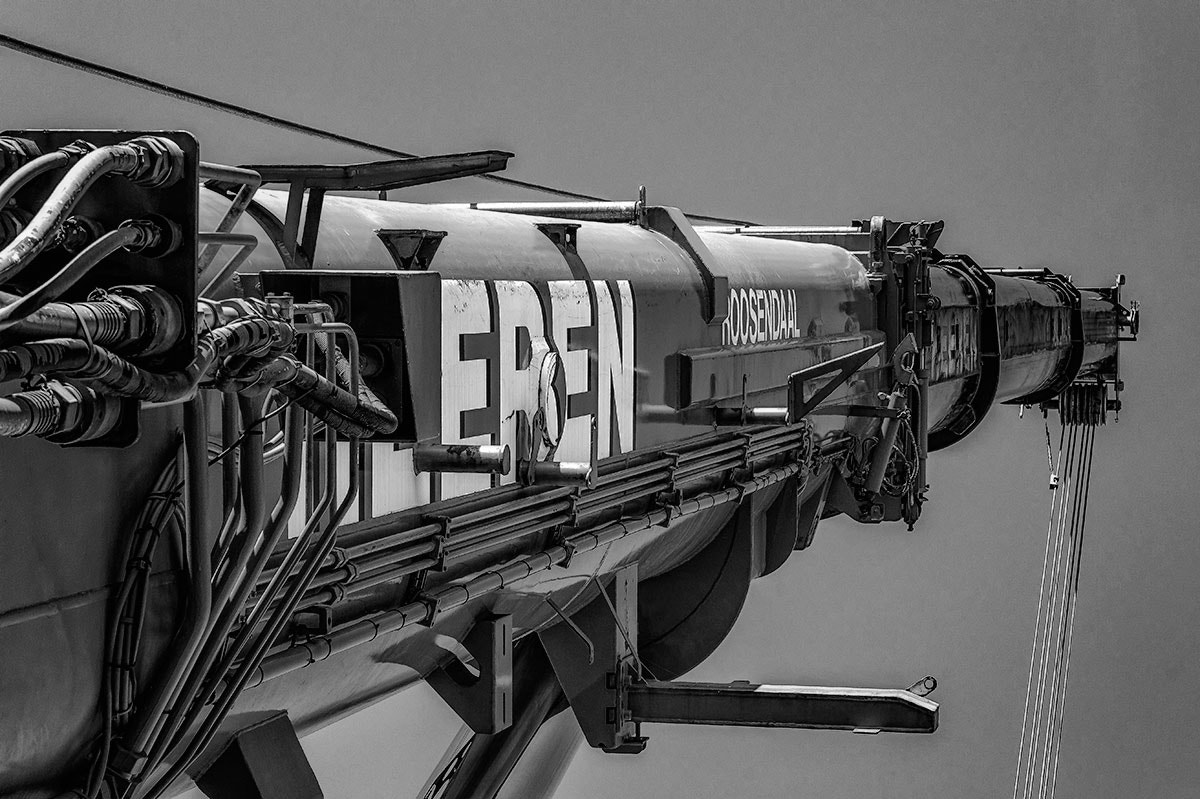 Sony SLT-A58 + Sony DT 55-200mm F4-5.6 SAM sample photo. Crane for heavy work photography