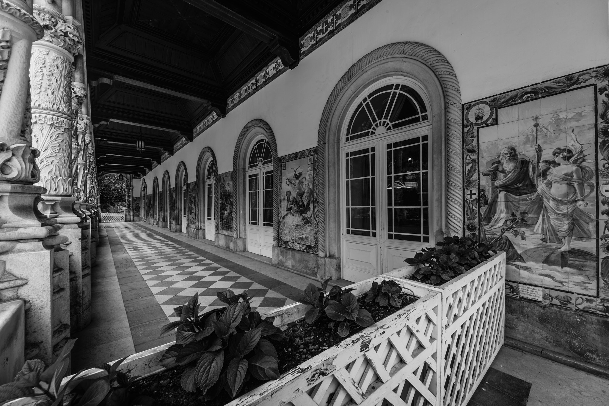 Sigma 12-24mm F4.5-5.6 EX DG Aspherical HSM sample photo. Doors of the palace photography