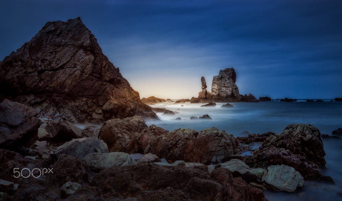 Sony a7R + Minolta AF 17-35mm F2.8-4 (D) sample photo. Silent beach blue hour photography