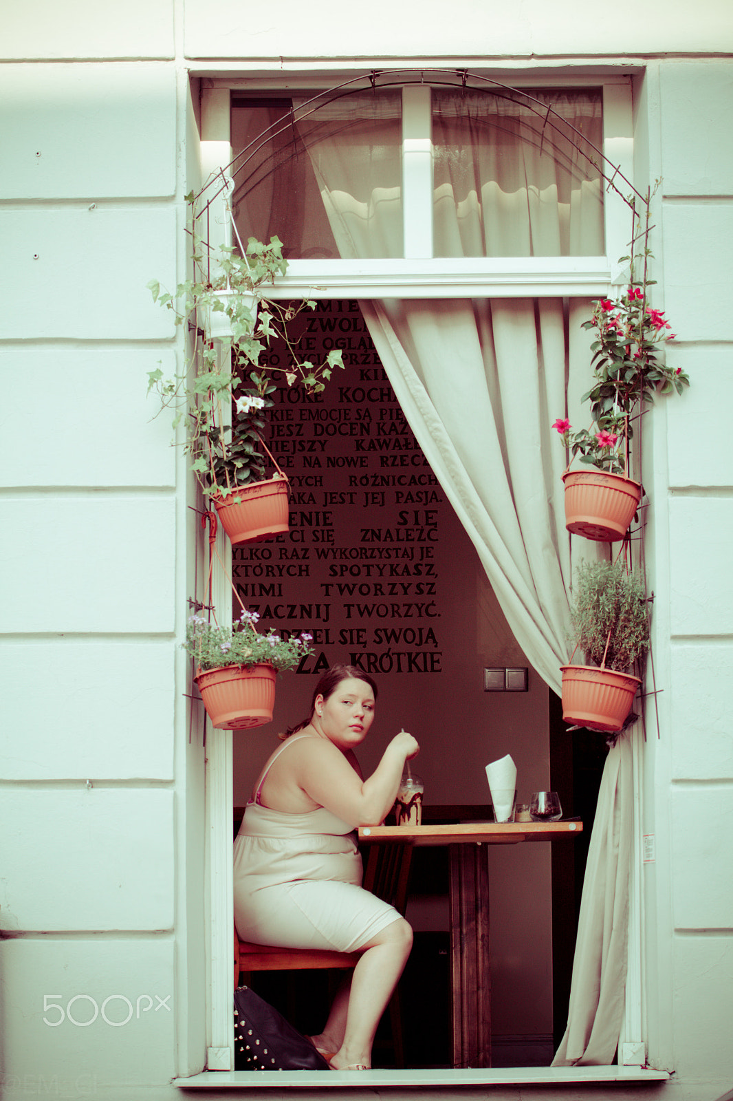 Canon EF 70-300mm F4-5.6L IS USM sample photo. The girl in the window photography