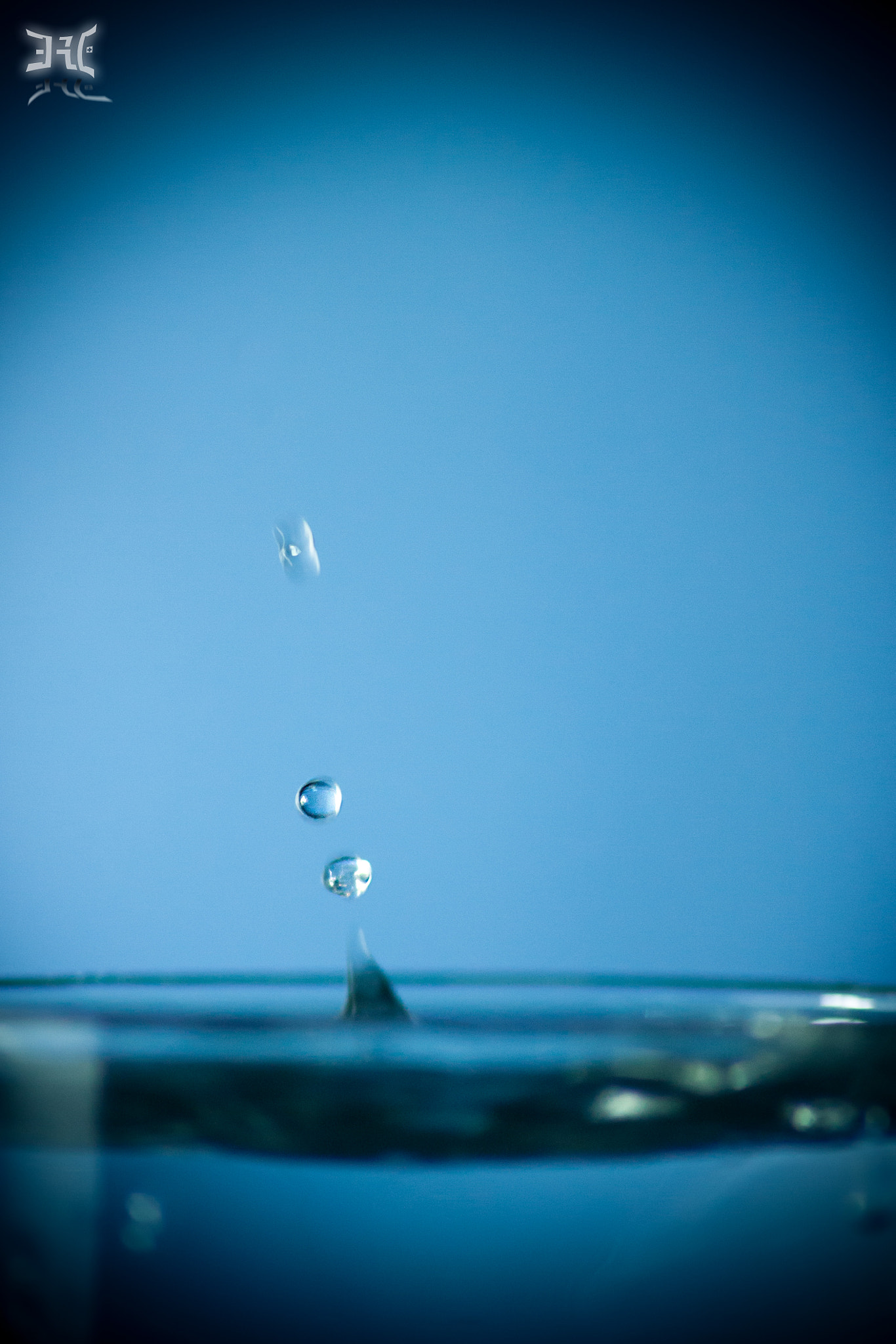 Sigma 70-300mm F4-5.6 APO DG Macro sample photo. My first drop photography