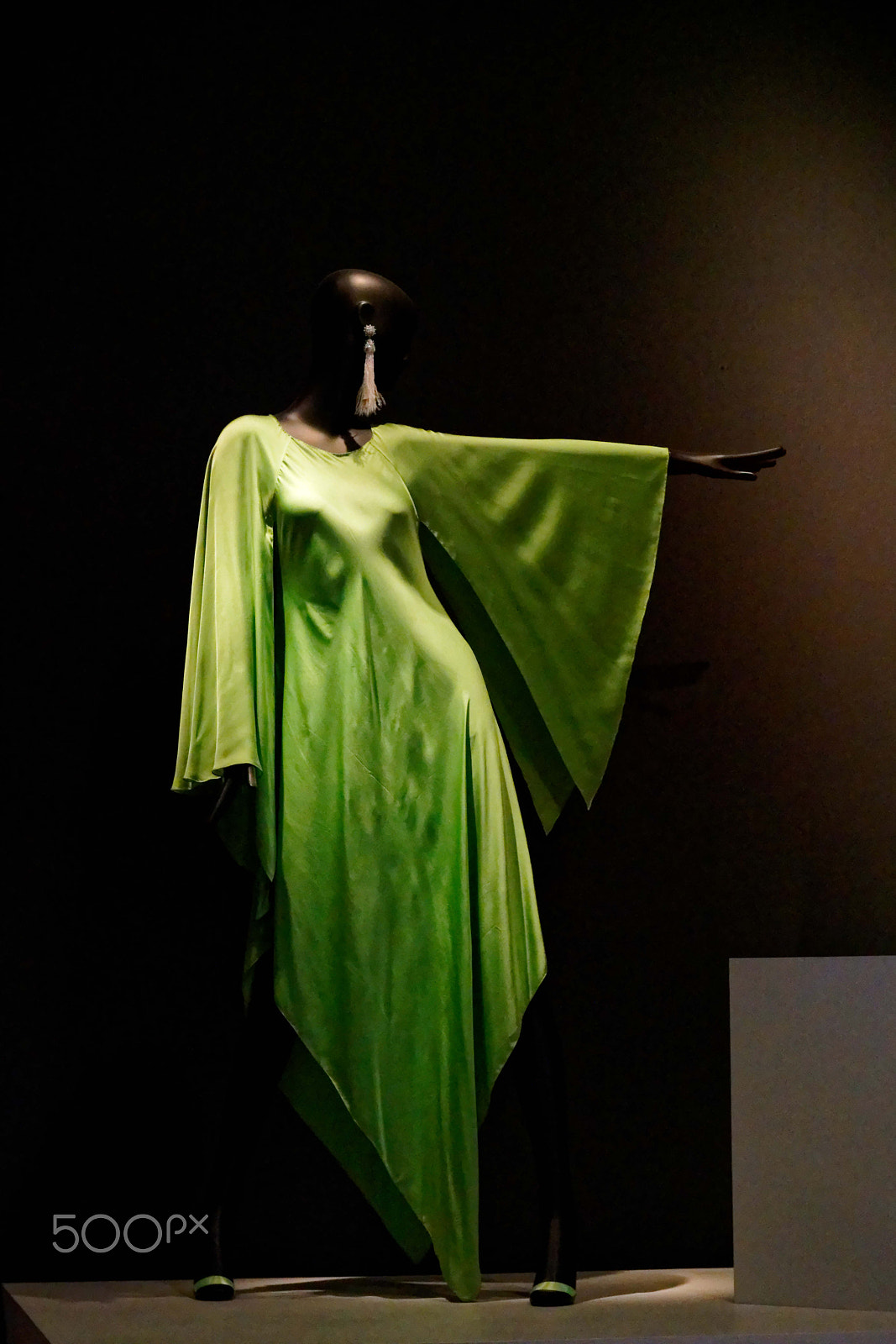 24-70mm F2.8-2.8 G sample photo. A closer look at one of the dresses from the battle of versailles photography