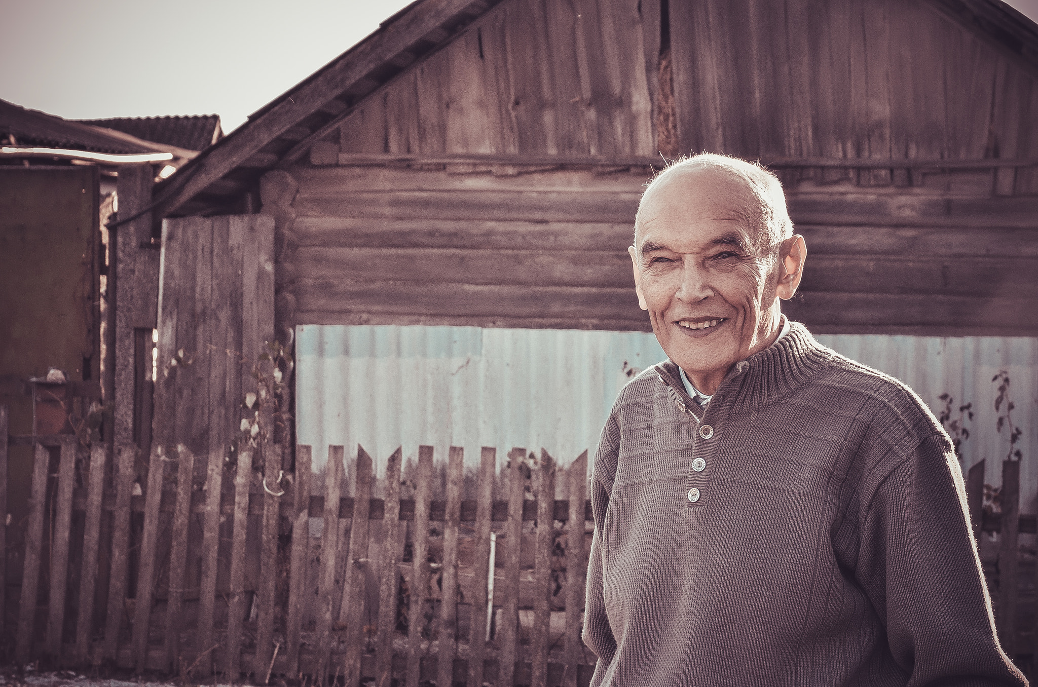 Nikon D5100 + Sigma 17-70mm F2.8-4 DC Macro OS HSM | C sample photo. Old man photography