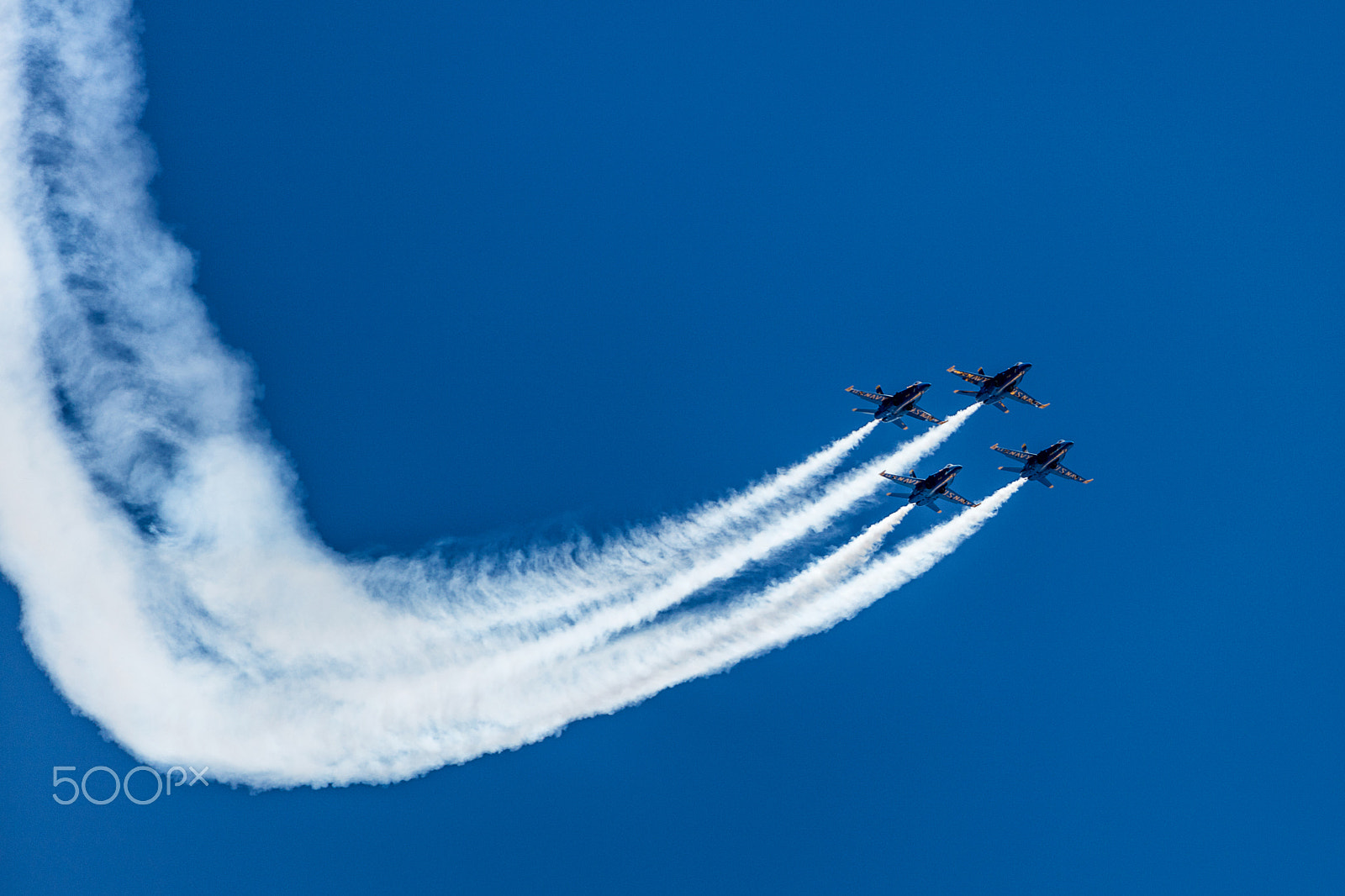 Canon EOS 5DS sample photo. Us navy’s blue angels dive toward earth and turn photography