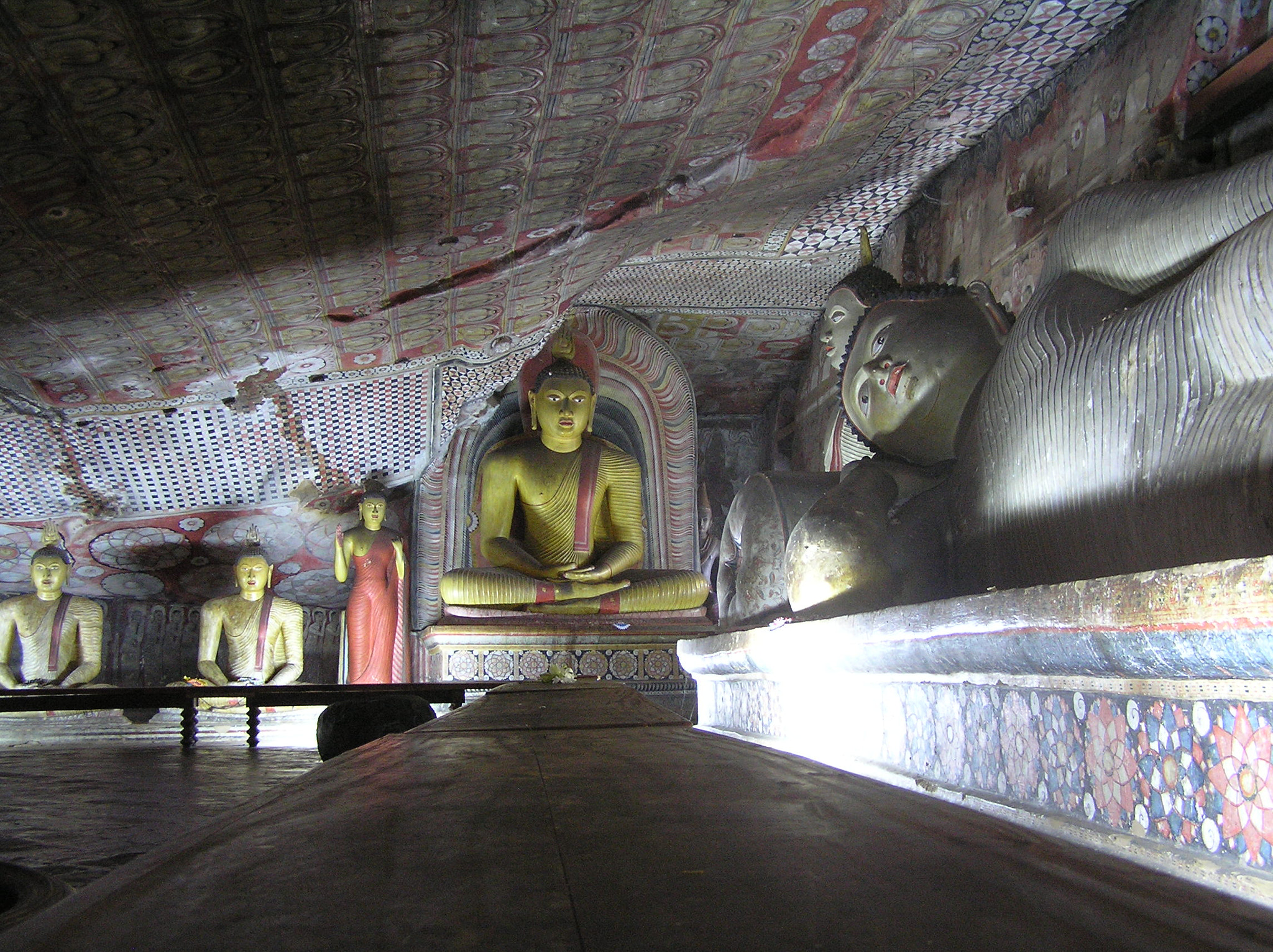 Olympus C765UZ sample photo. Dambulla boeddha's photography