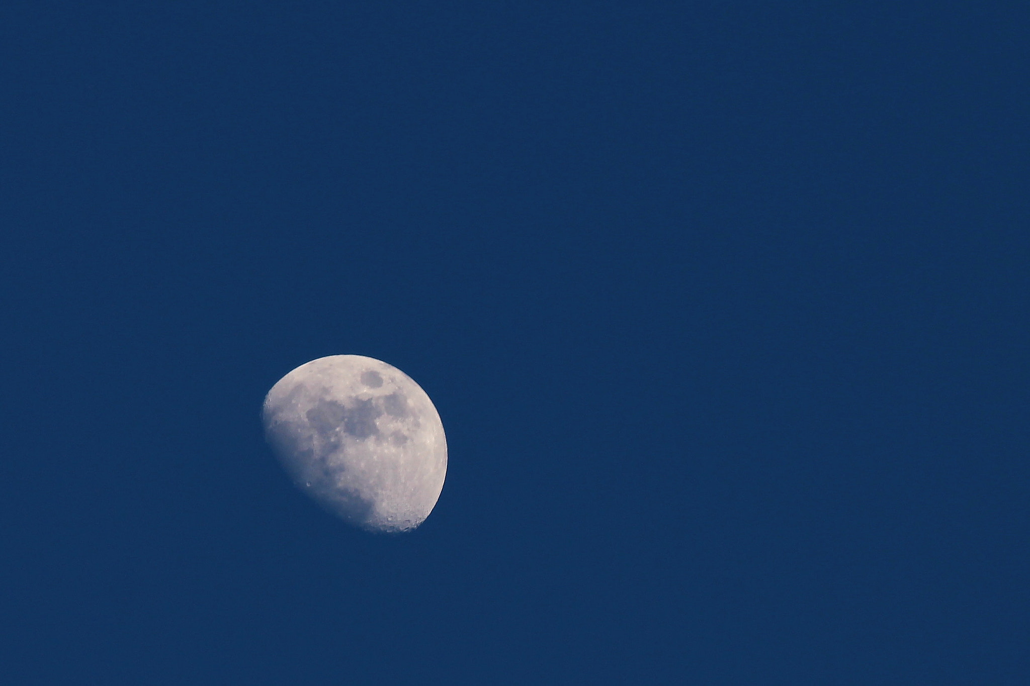 Canon EF-S 55-250mm F4-5.6 IS II sample photo. Moon in blue photography