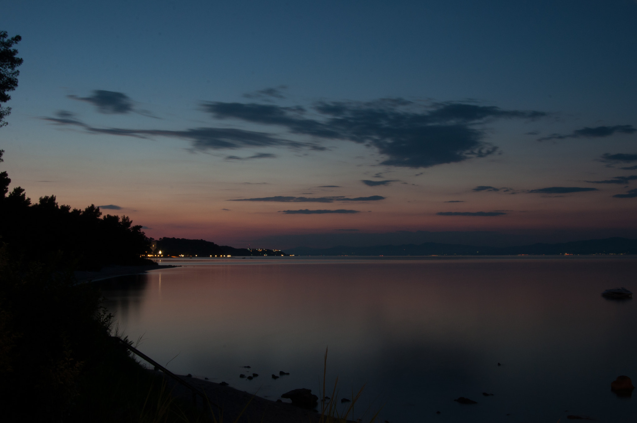 Nikon AF Nikkor 24-85mm F2.8-4D IF sample photo. Sea by night photography