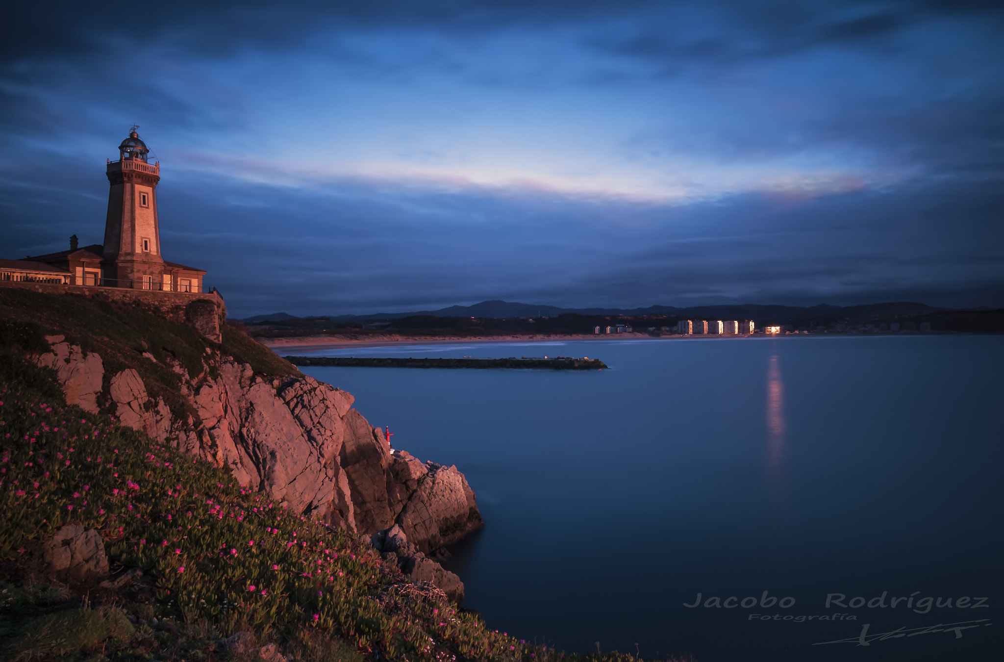 Nikon D700 + Sigma 17-35mm F2.8-4 EX Aspherical sample photo. Punta del castiellu photography