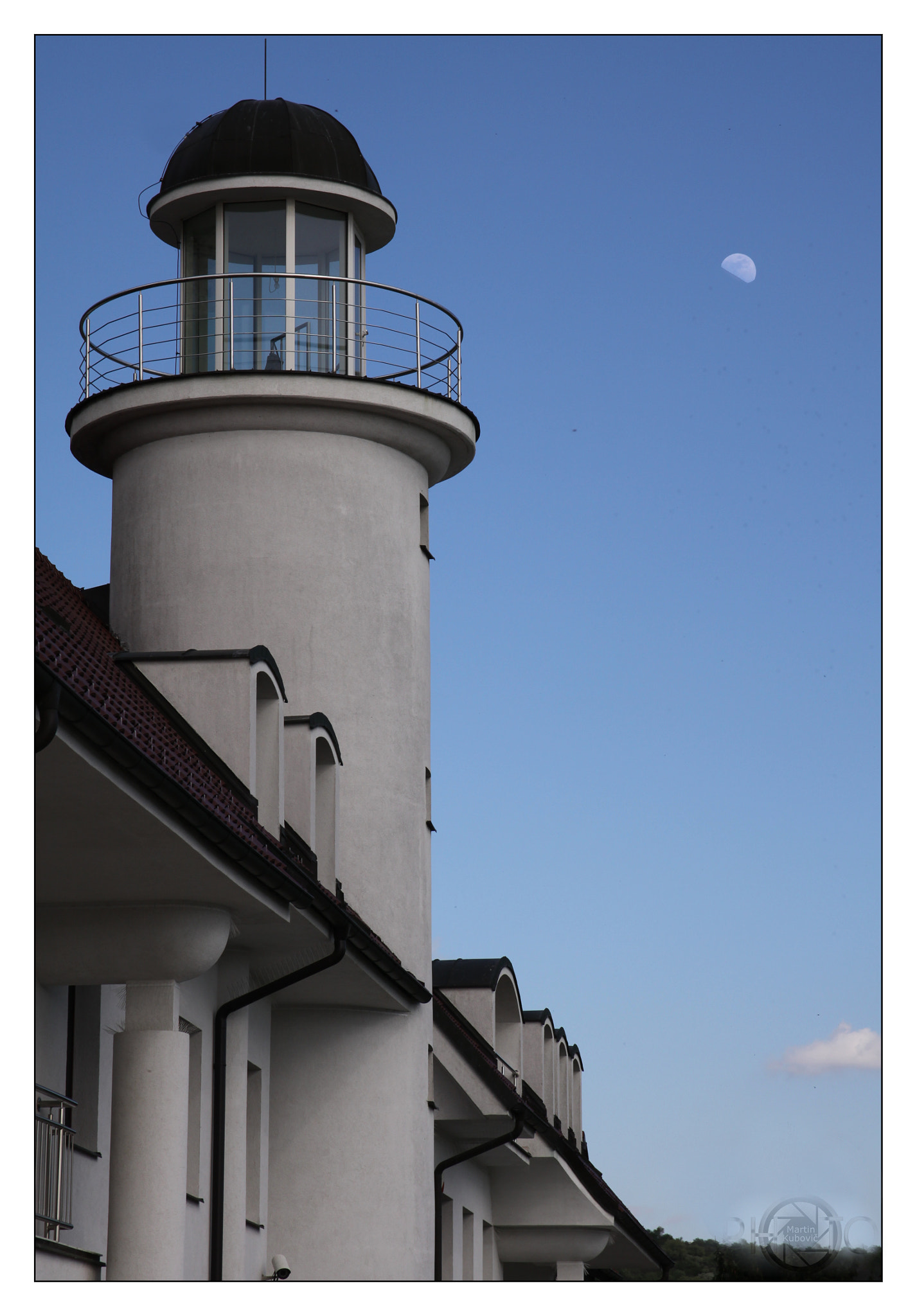 Canon EOS 50D + Canon EF 500mm F4L IS USM sample photo. Lighthouse observed by moon photography