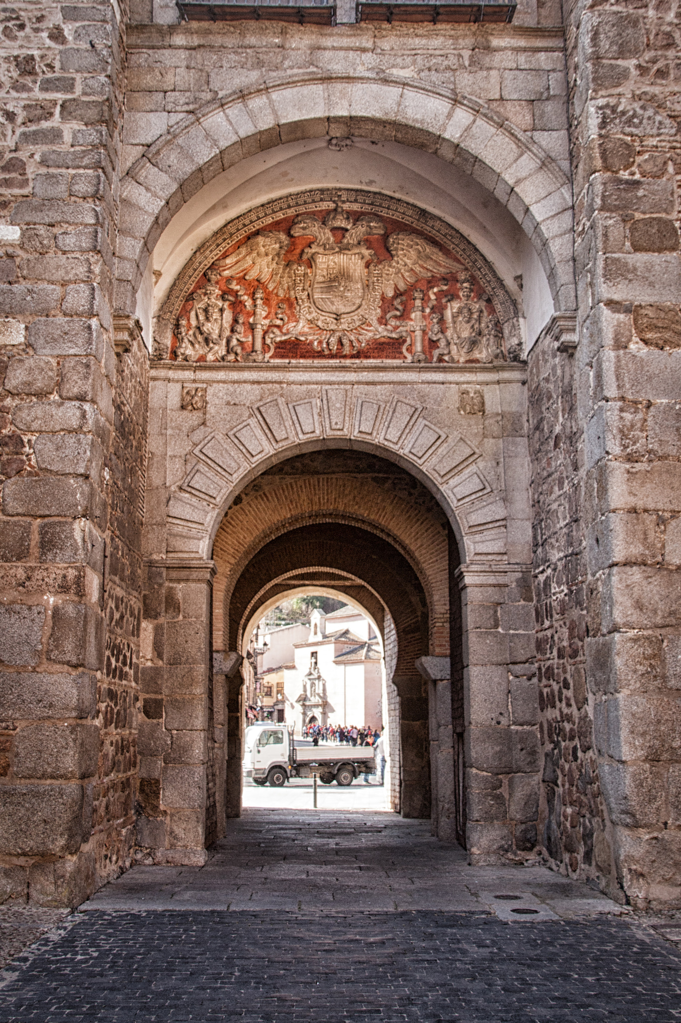 Sigma 18-200mm f/3.5-6.3 DC OS sample photo. Puerta antigua de bisagra photography