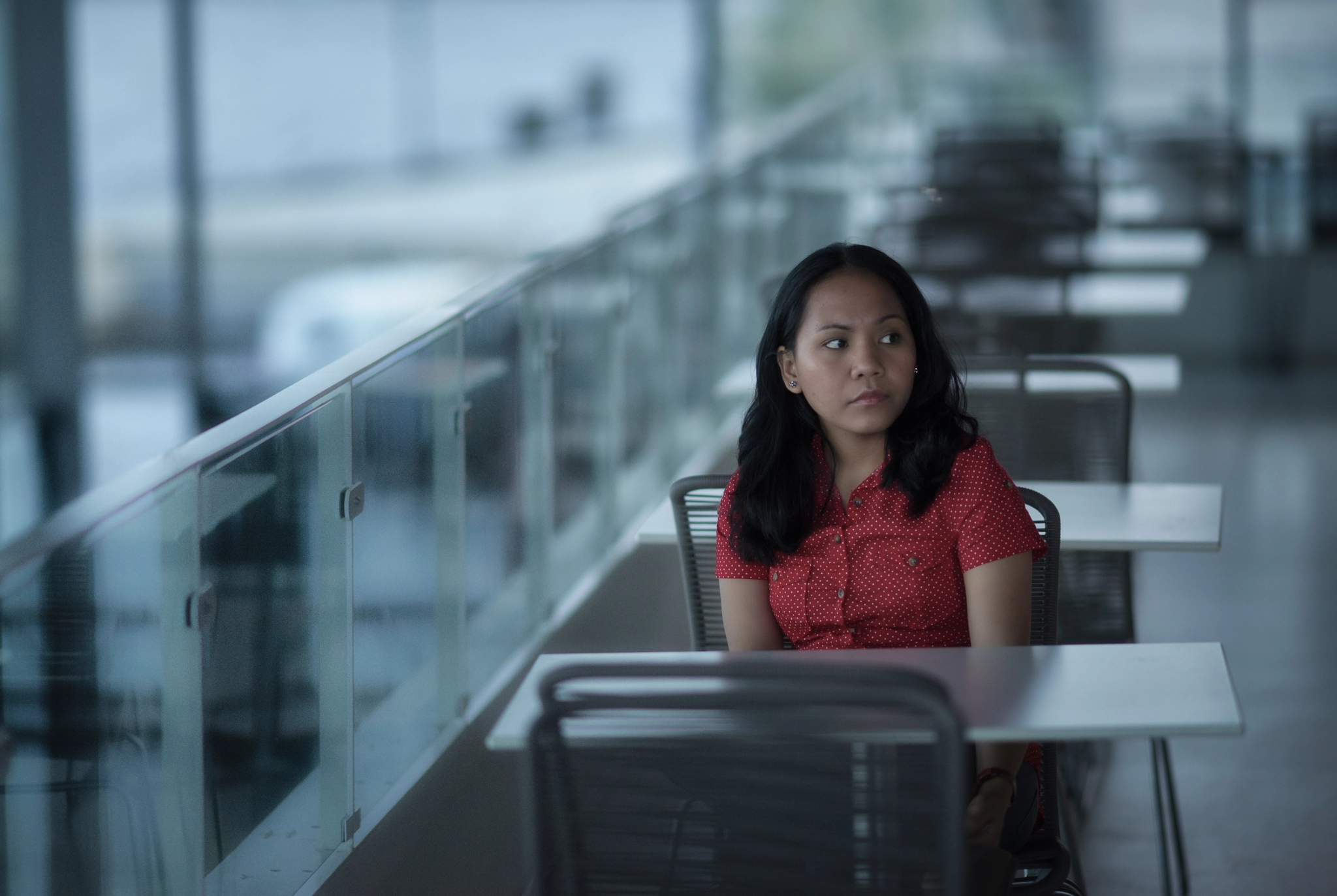 Sony Sonnar T* 135mm F1.8 ZA sample photo. Red in blue photography