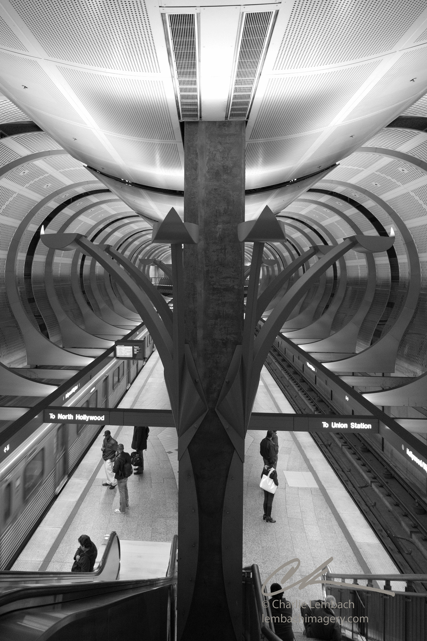 Canon EOS 550D (EOS Rebel T2i / EOS Kiss X4) sample photo. La subway photography