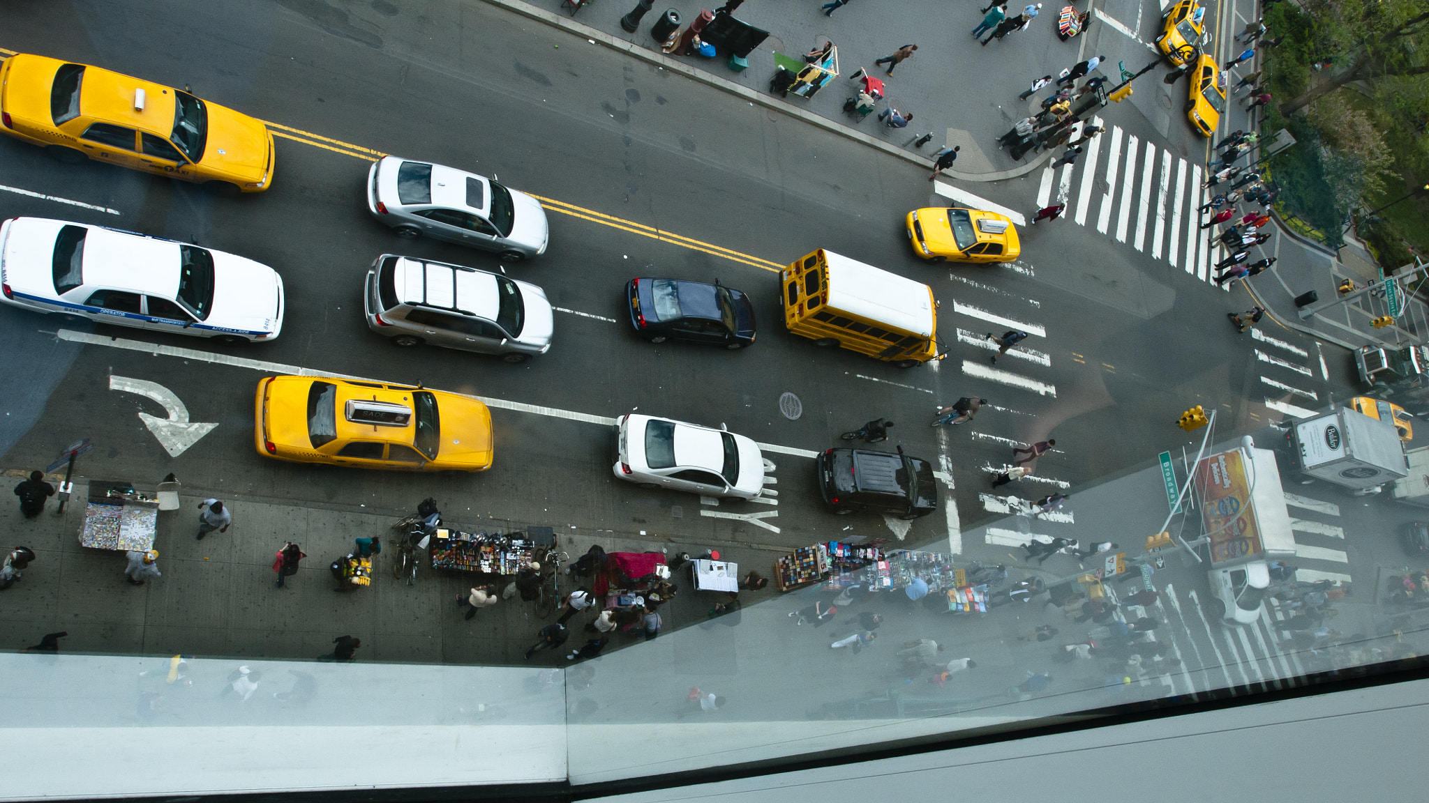 Nikon AF-S Nikkor 17-35mm F2.8D ED-IF sample photo. Yellow cabs below photography