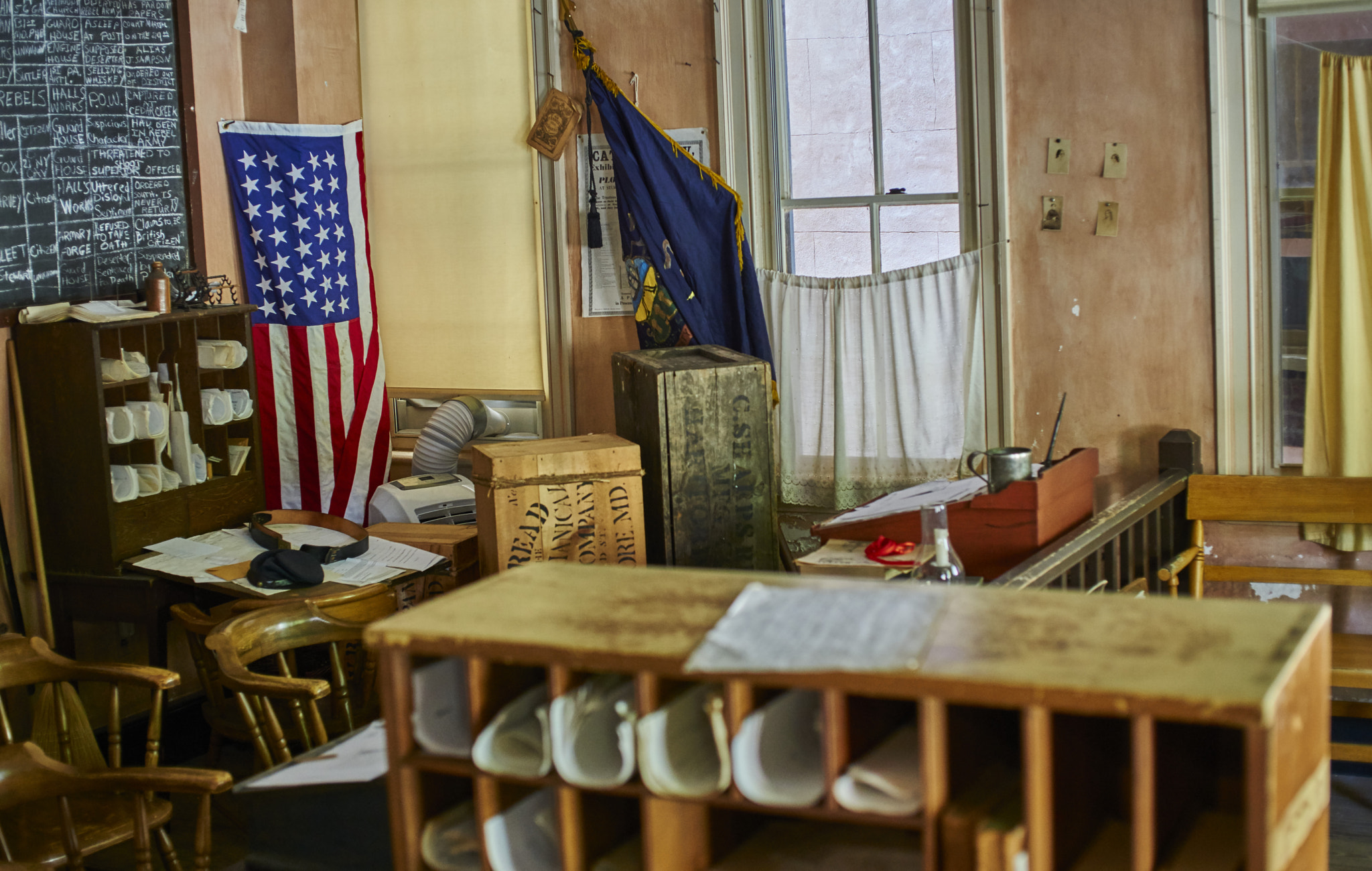E 32mm F1.8 sample photo. Vintage stars & stripes photography