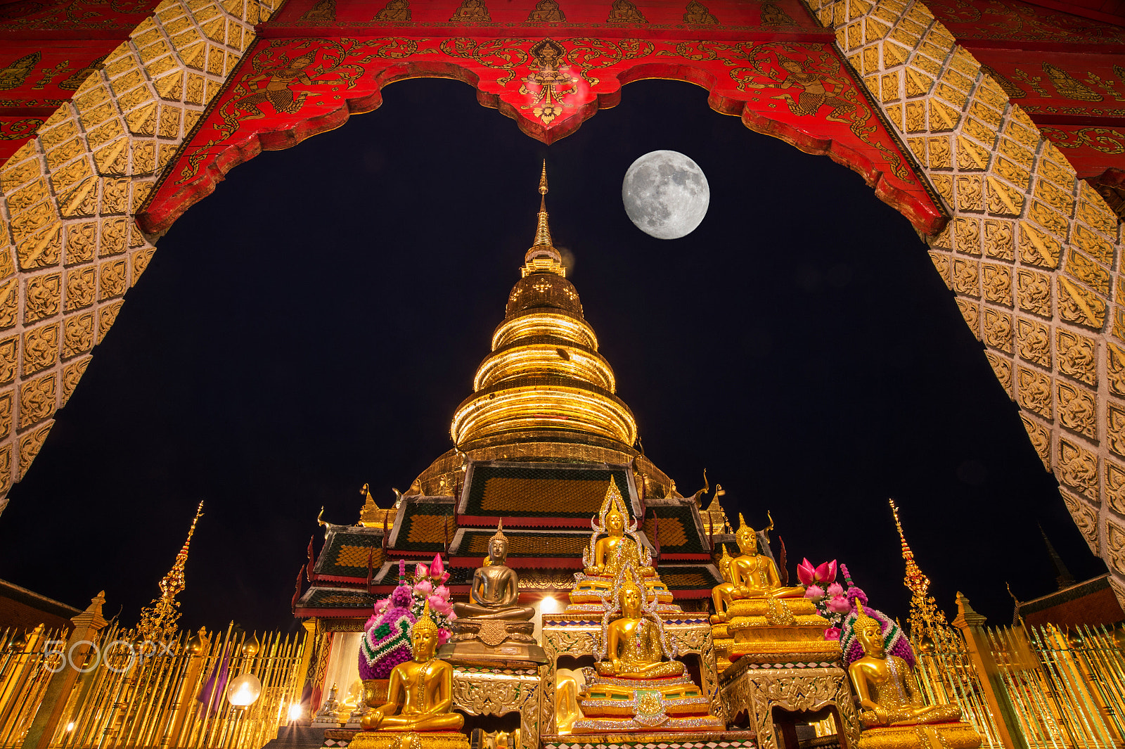 Nikon AF-S Nikkor 18-35mm F3.5-4.5G ED sample photo. Wat phra that hariphunchai in twilight time photography
