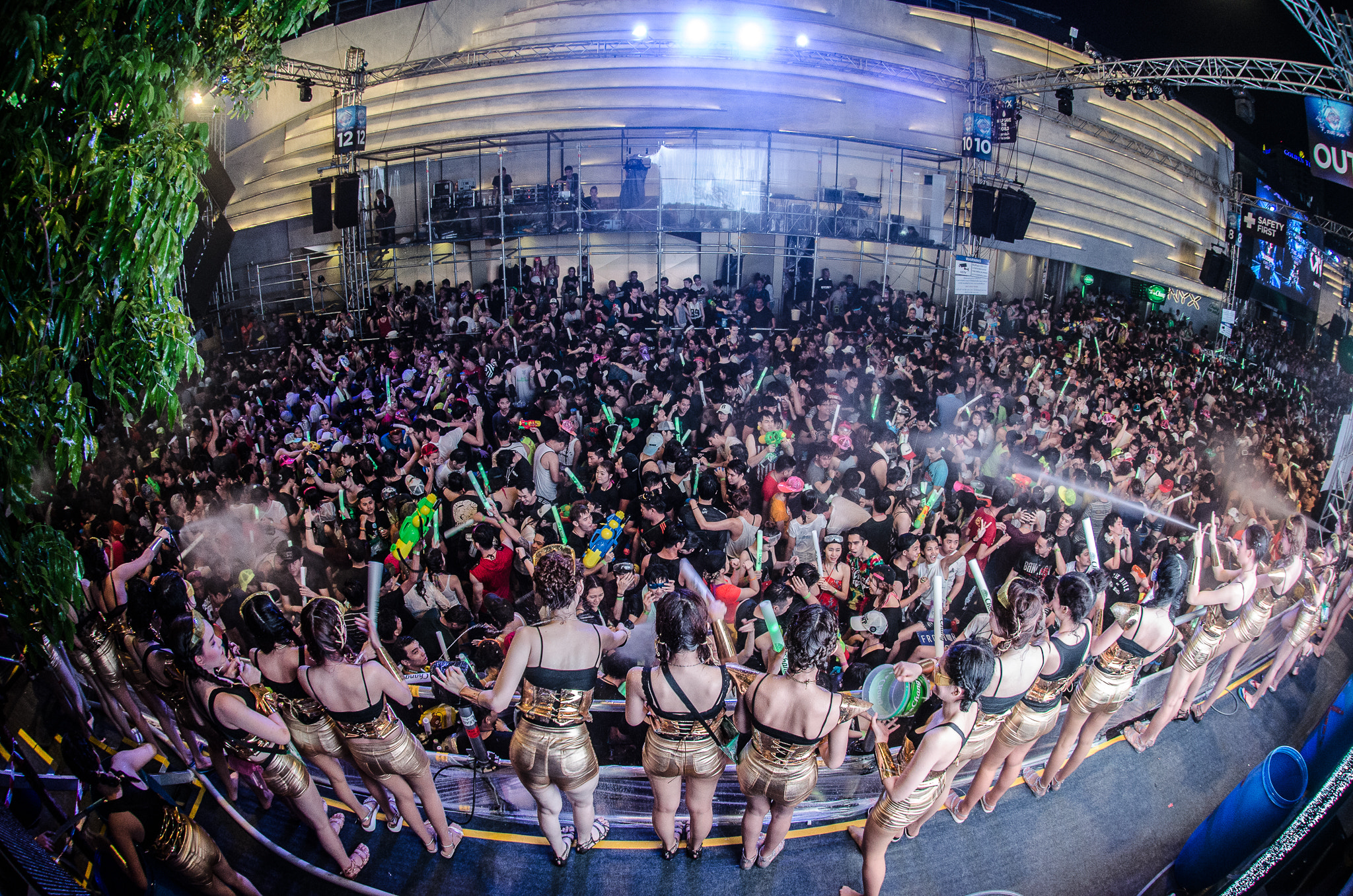 Nikon AF DX Fisheye-Nikkor 10.5mm F2.8G ED sample photo. Onyx songkran splash 2016 photography