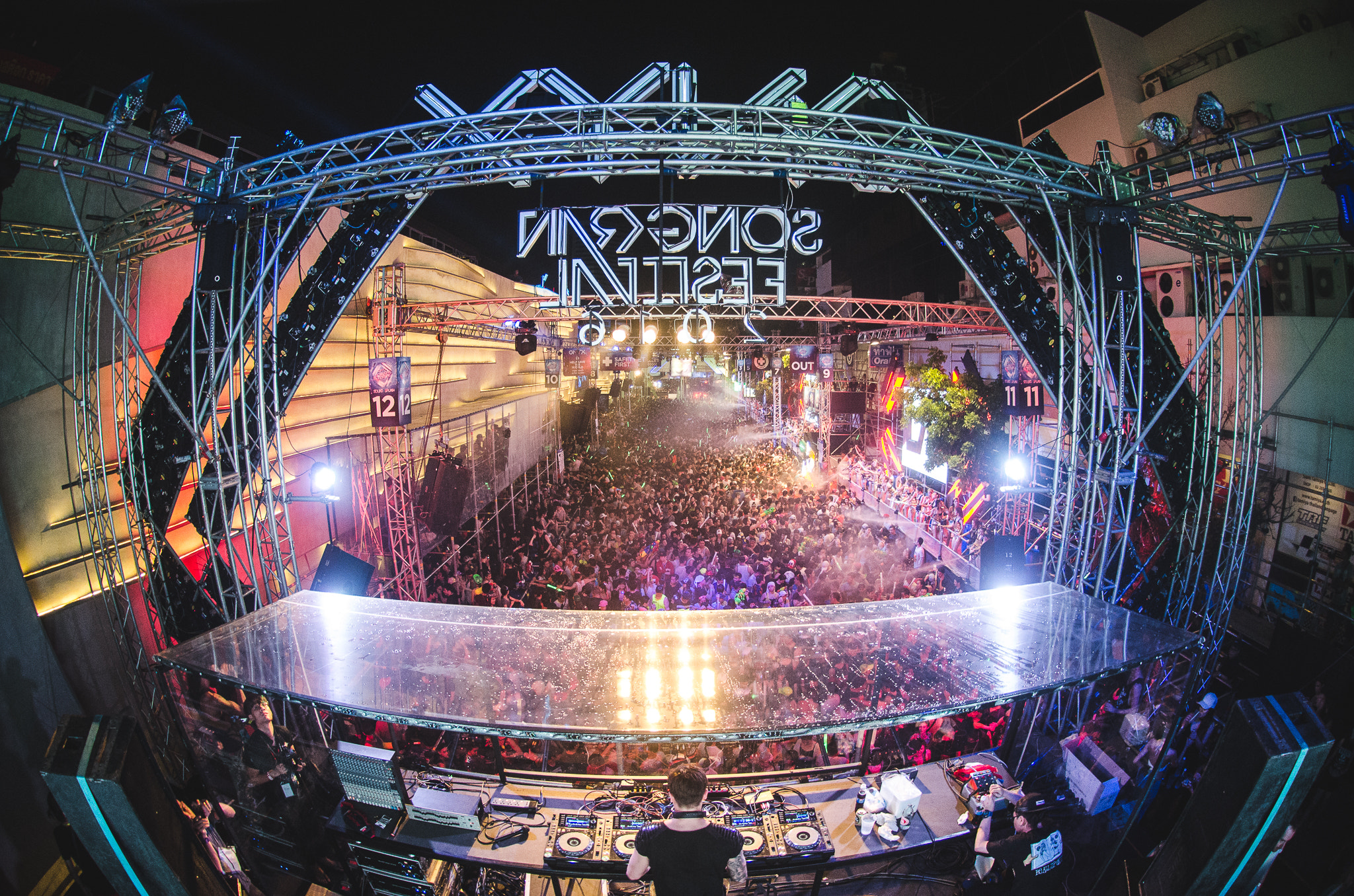 Nikon AF DX Fisheye-Nikkor 10.5mm F2.8G ED sample photo. Onyx songkran splash 2016 stage photography