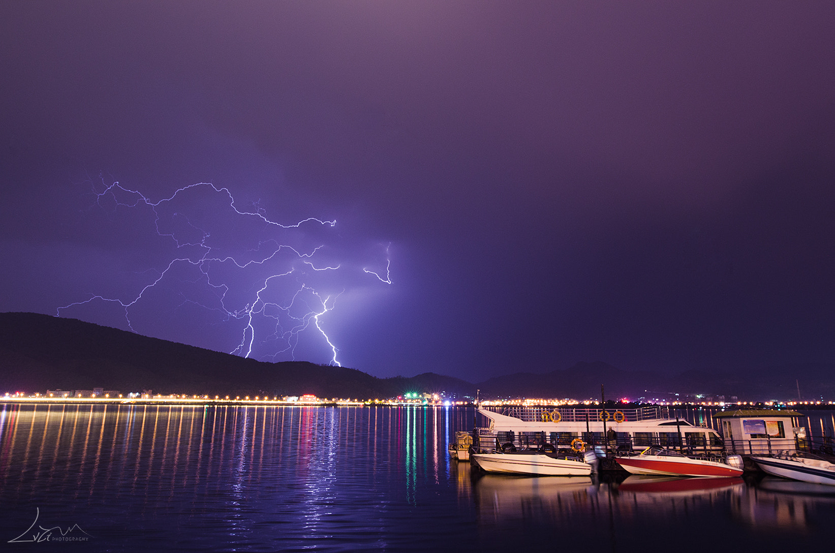 Tamron SP 15-30mm F2.8 Di VC USD sample photo. Meet  lightning photography