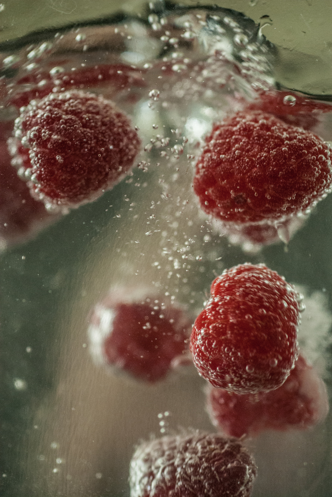 Nikon D200 + Sigma 50mm F2.8 EX DG Macro sample photo. Raspberry splash photography