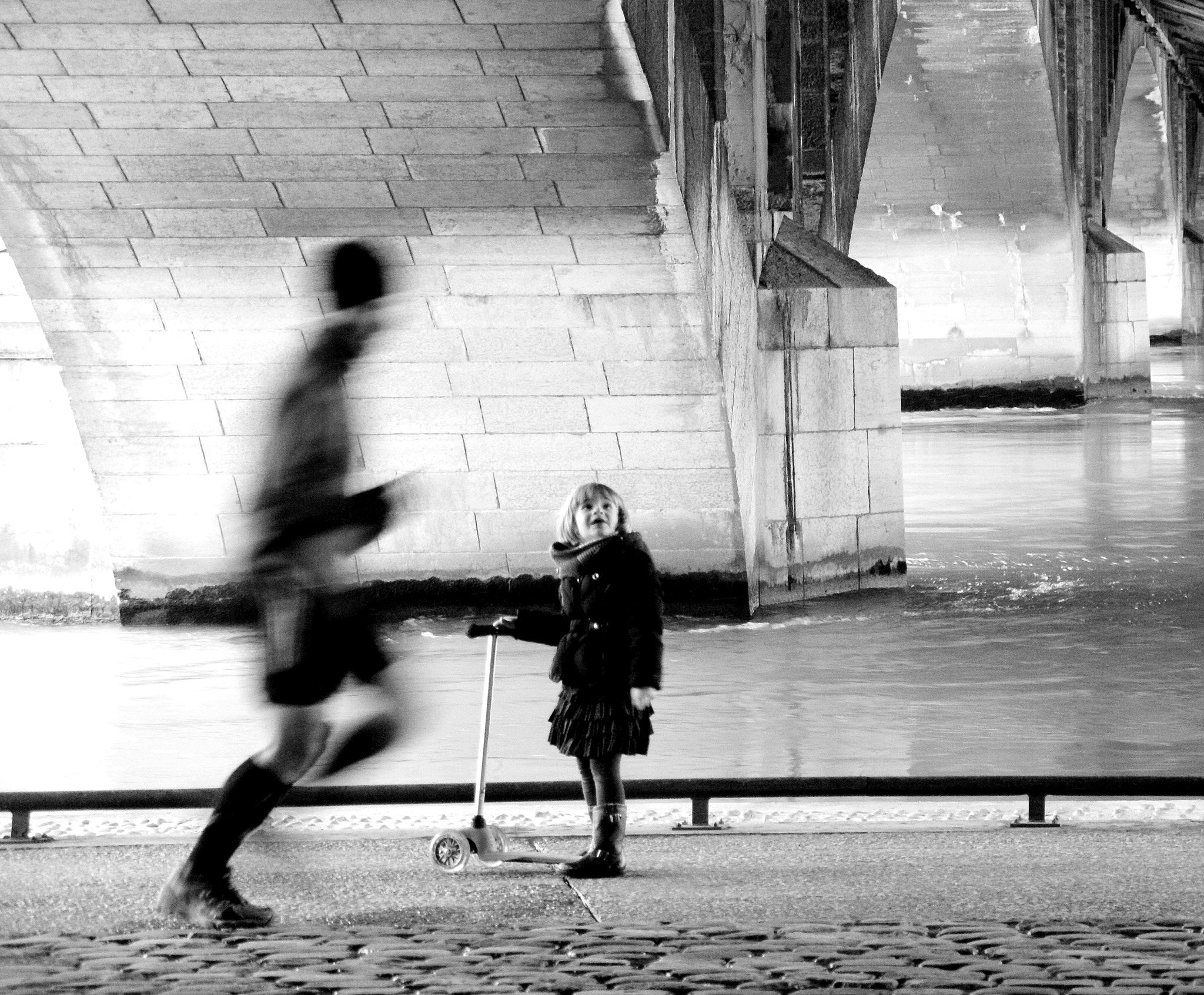 Sony Alpha DSLR-A380 + Sigma 18-200mm F3.5-6.3 DC sample photo. Astonished girl and ghost photography