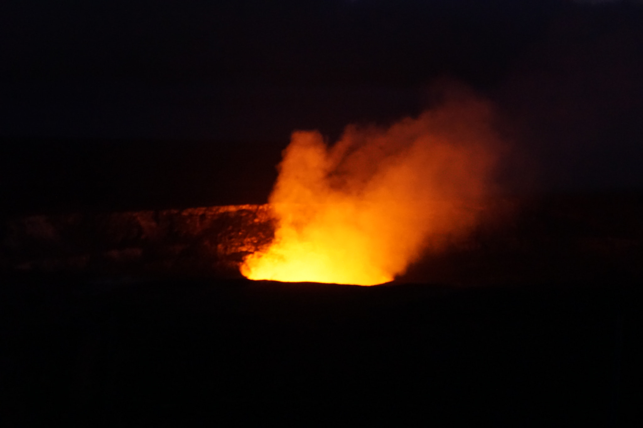Sony E 18-55mm F3.5-5.6 OSS sample photo. Hawai'ian volcano at night photography