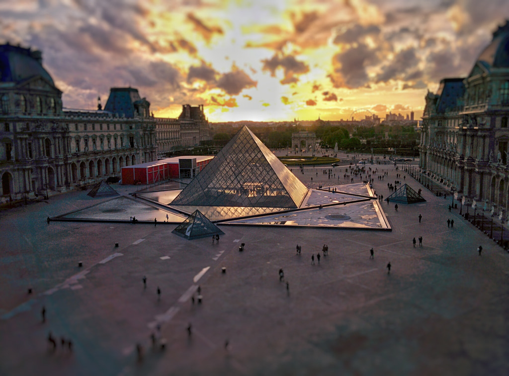 Louvre Pyramid by léopold trassard on 500px.com