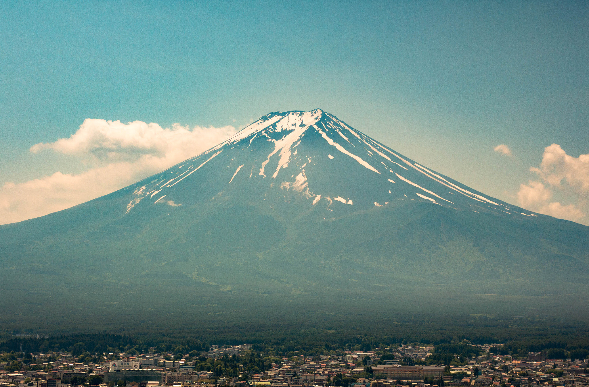 Canon EOS 700D (EOS Rebel T5i / EOS Kiss X7i) + Canon EF 50mm F1.8 II sample photo. Fujisan photography