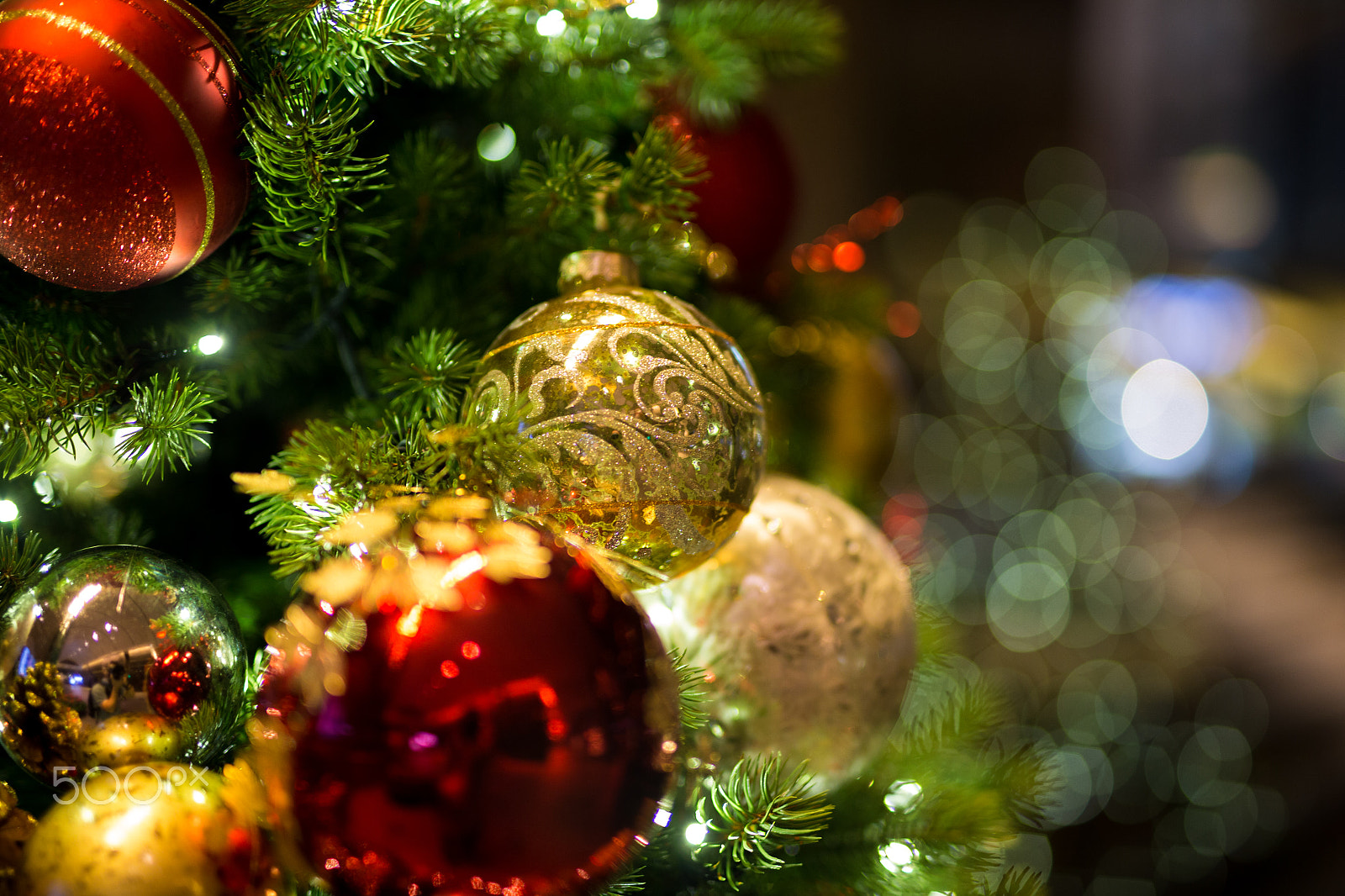 Sigma 50mm F1.4 EX DG HSM sample photo. Christmas background with christmass balls - soft focus photography