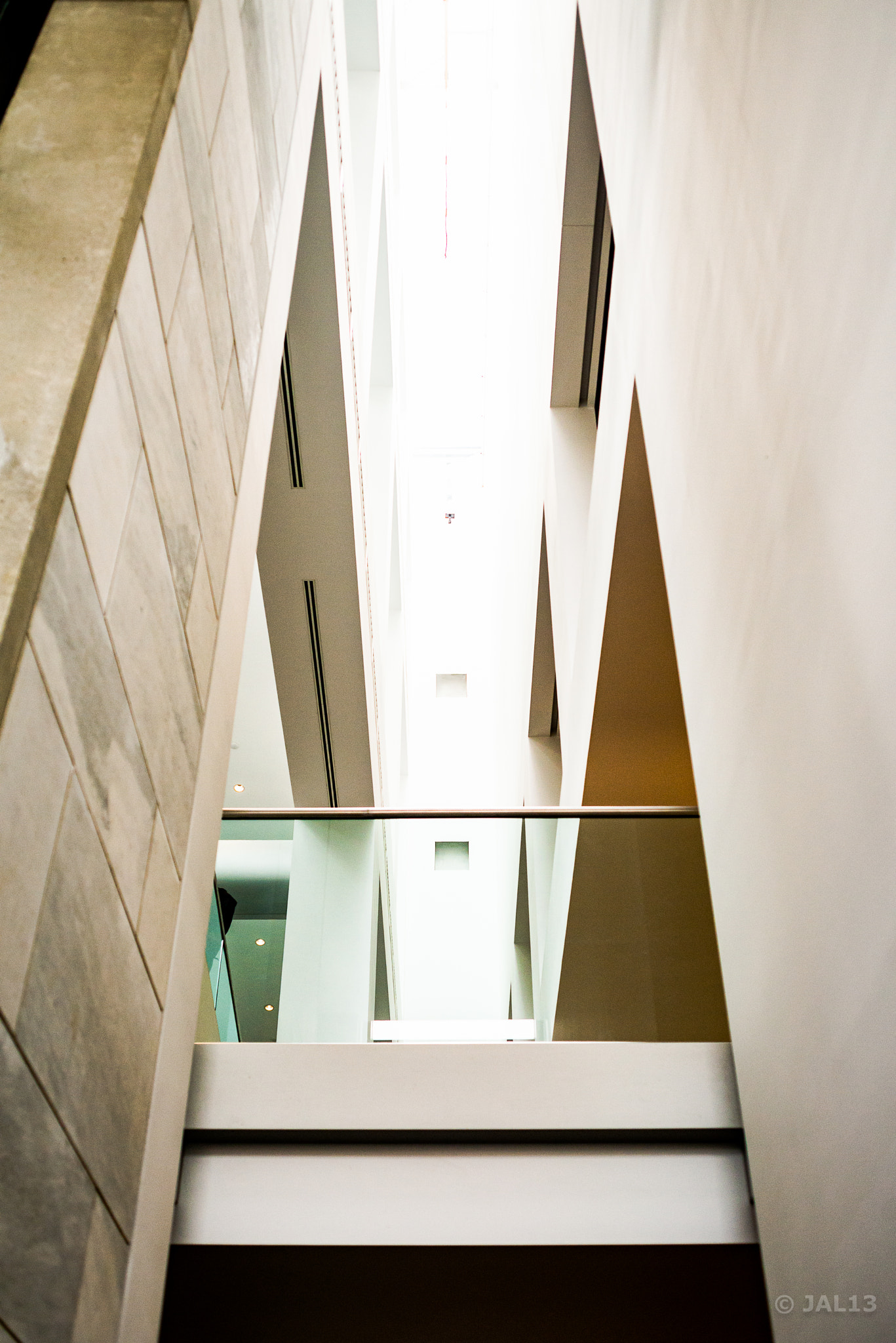 AF Zoom-Nikkor 28-85mm f/3.5-4.5 sample photo. Mnam - montreal photography