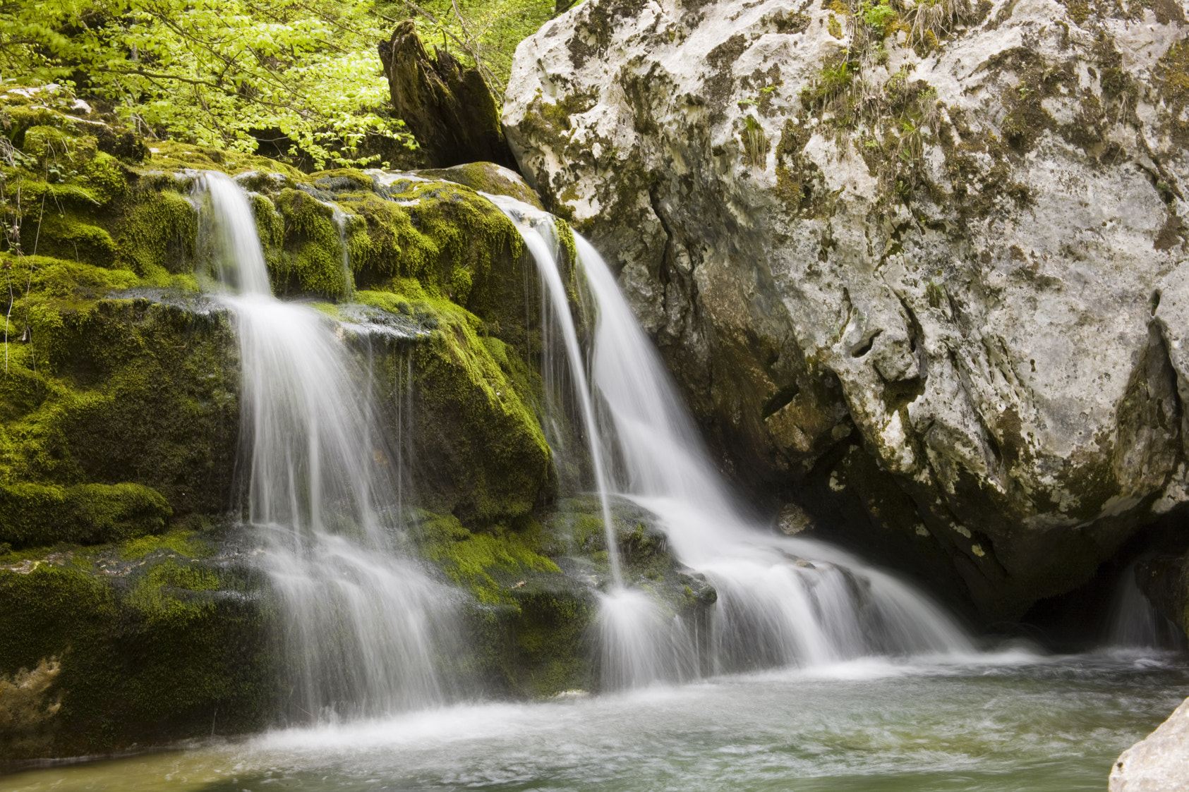 Canon EOS-1Ds Mark III sample photo. Waterfall photography